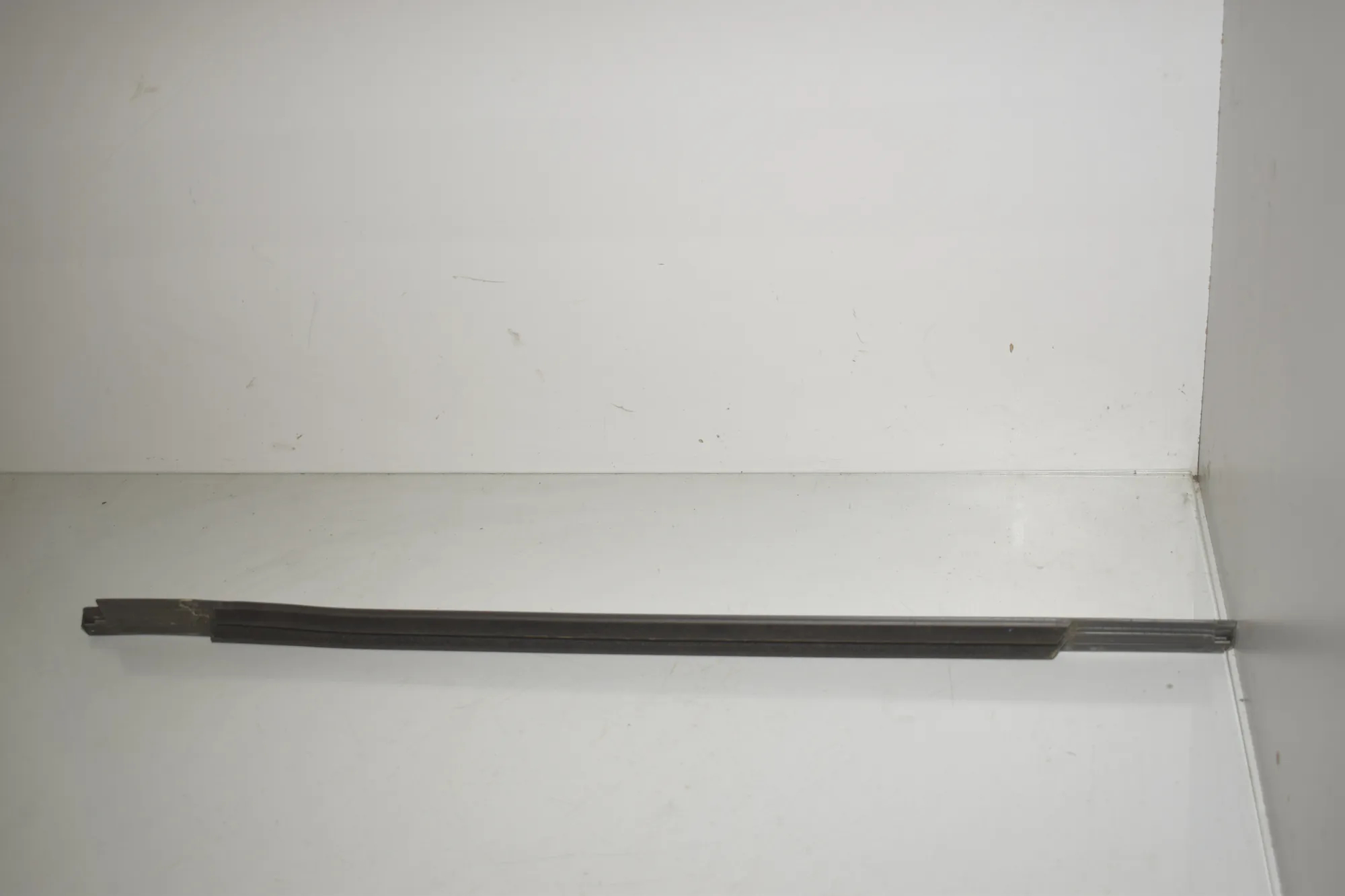 Rear Right Door Window Strip – OEM 8496336 · BMW 2 Active Tourer (U06) (2021 - -) 218d 2022 – 4