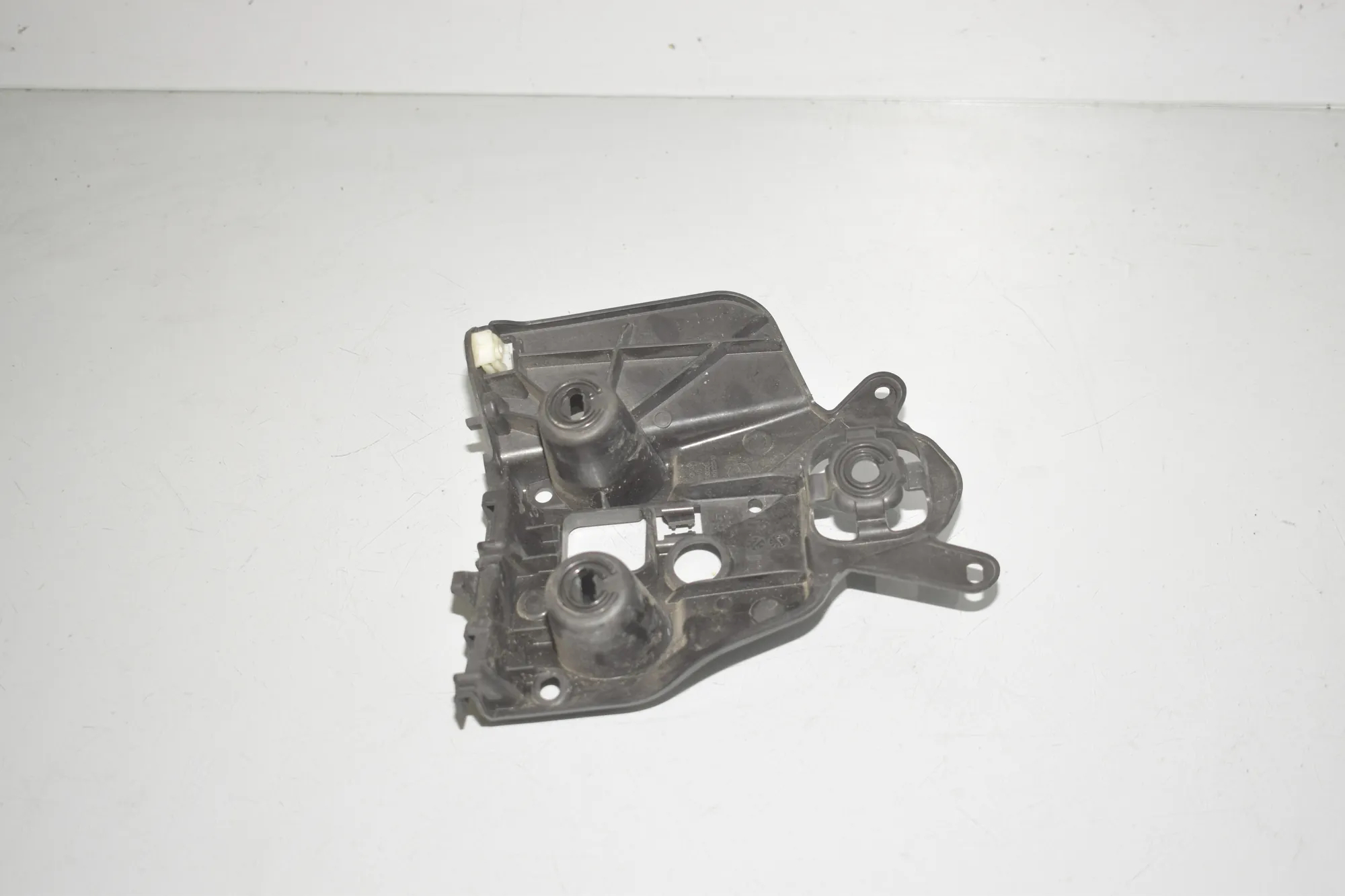 Rear Right Bumper Bracket – OEM 8739140 · BMW 2 Active Tourer (U06) (2021 - -) 218d 2022 – 4