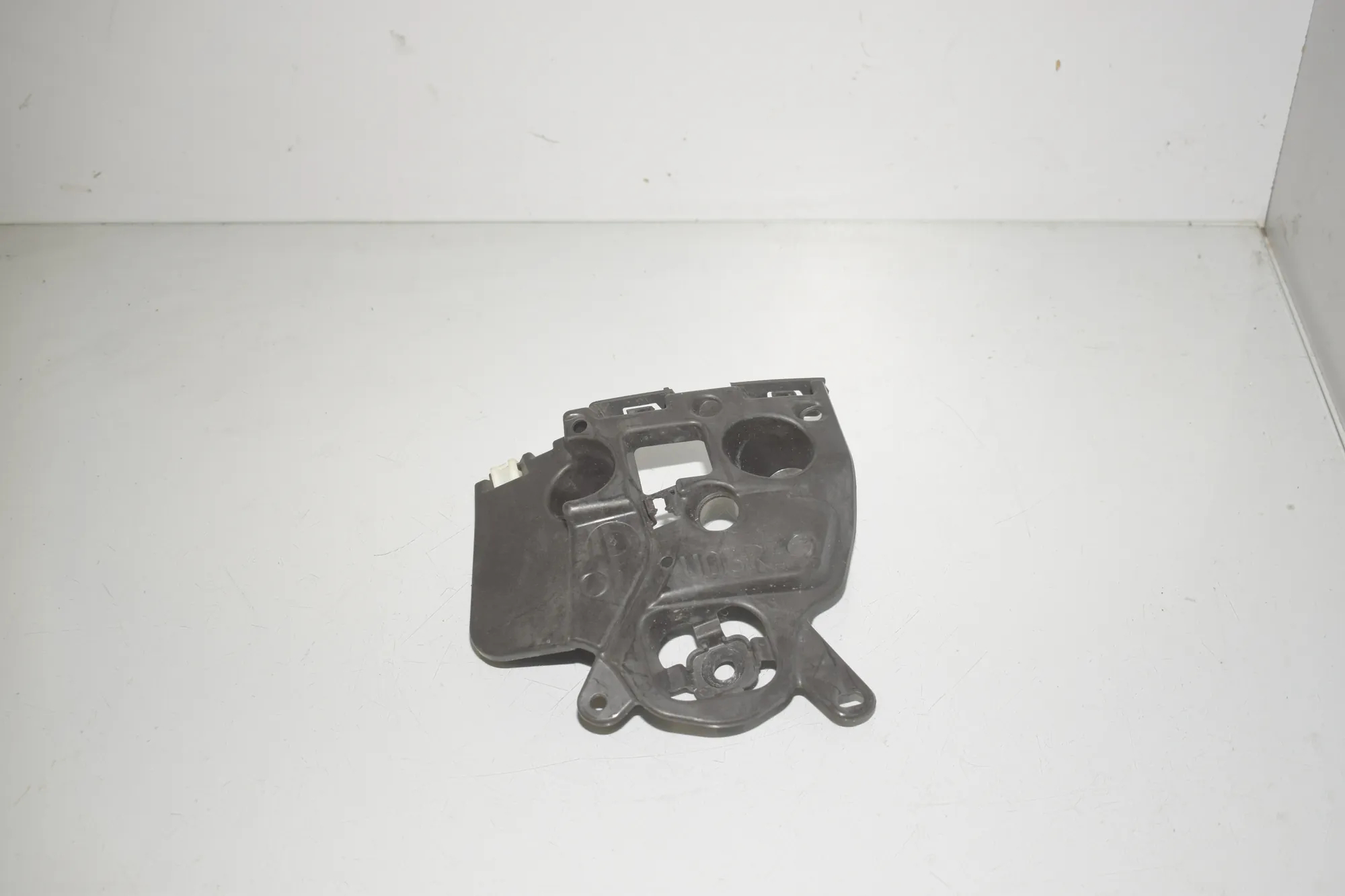 Rear Right Bumper Bracket – OEM 8739140 · BMW 2 Active Tourer (U06) (2021 - -) 218d 2022