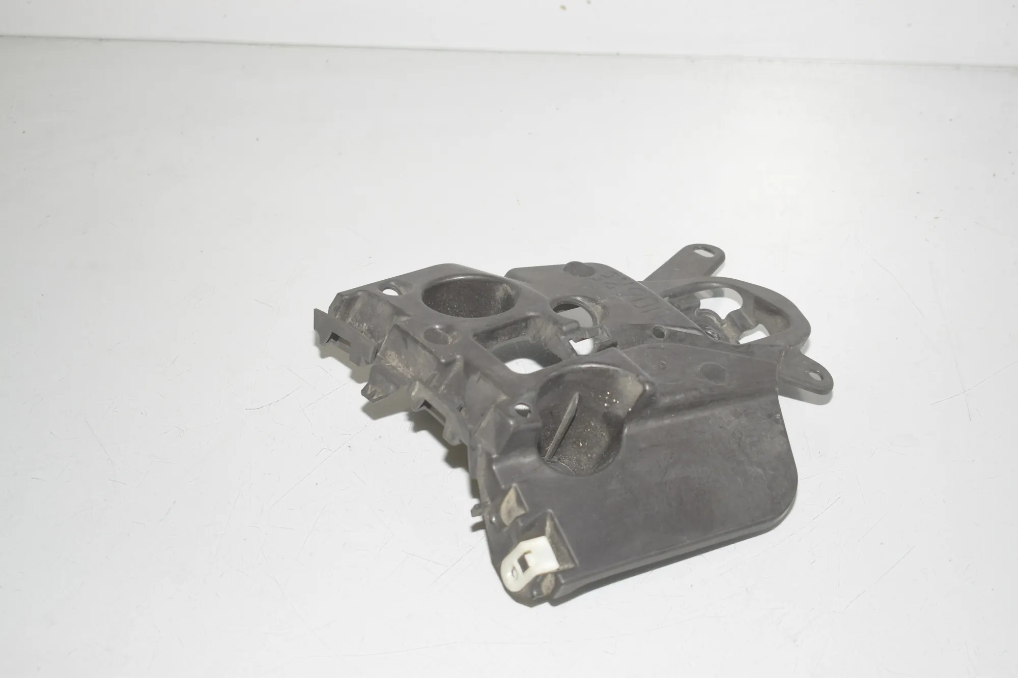 Rear Right Bumper Bracket – OEM 8739140 · BMW 2 Active Tourer (U06) (2021 - -) 218d 2022 – 2