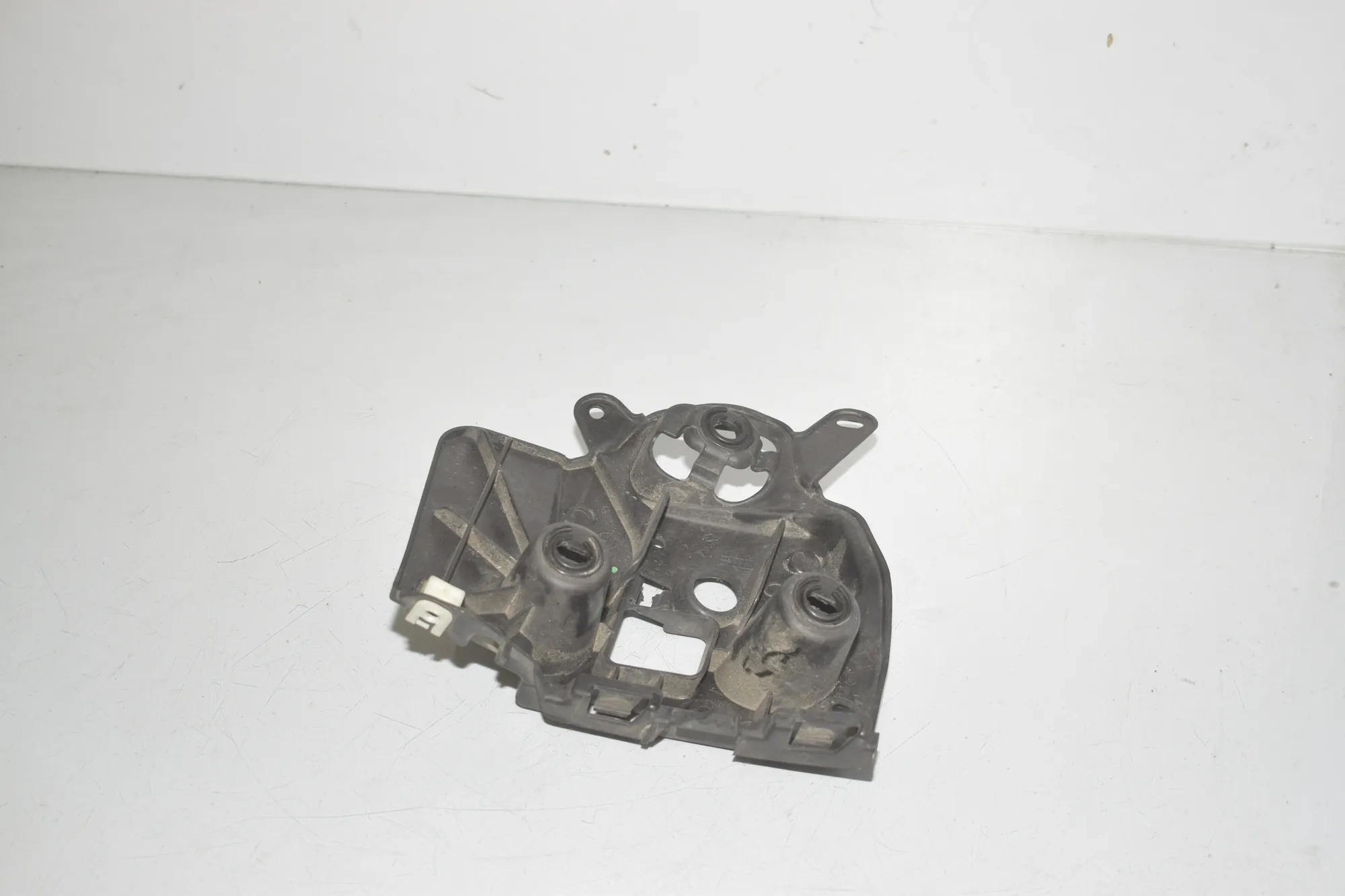 Rear Right Bumper Bracket – OEM 8739140 · BMW 2 Active Tourer (U06) (2021 - -) 218d 2022 – 3