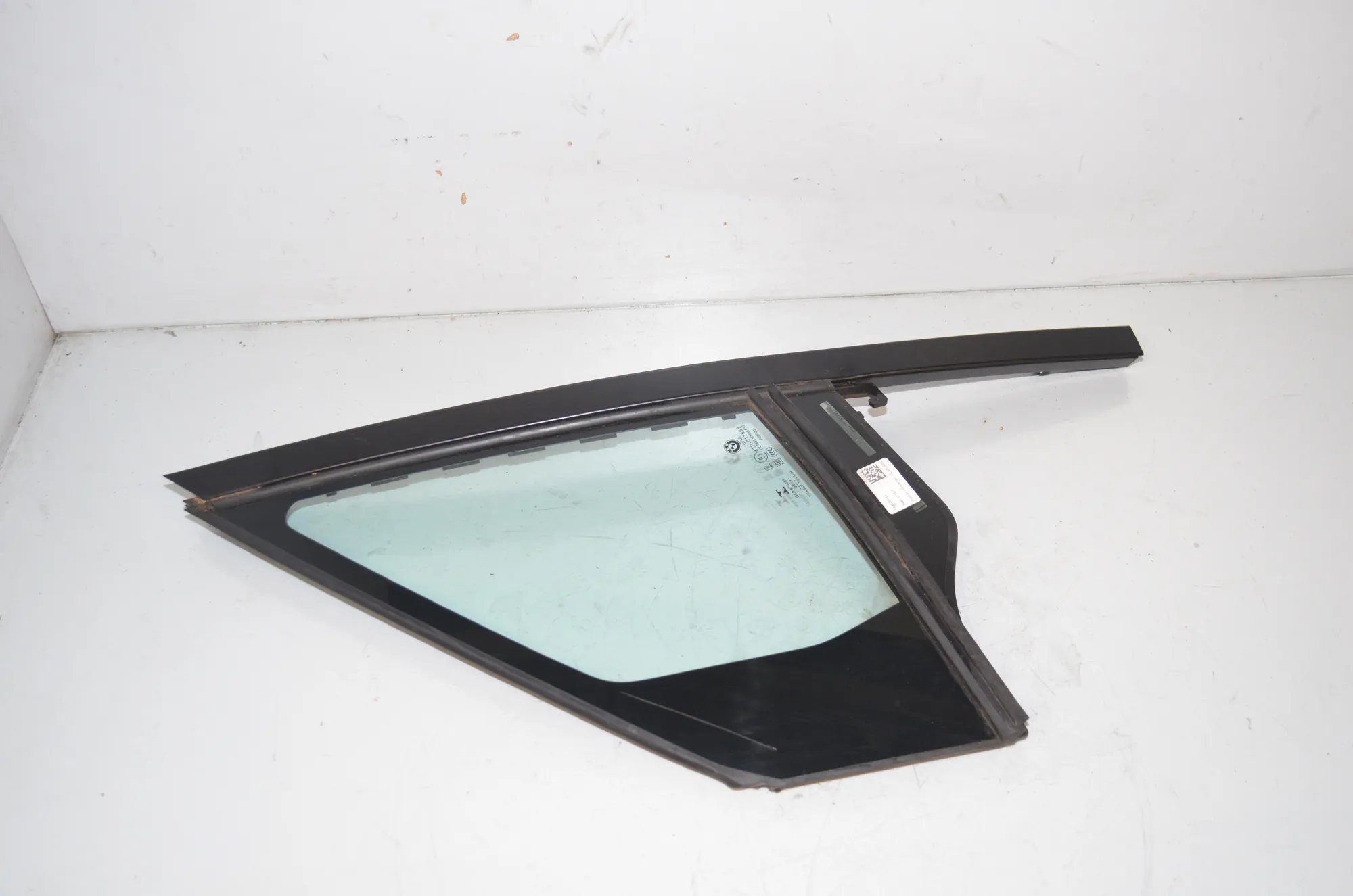 Front Left Door Quarter Window – OEM 8496283 · BMW 2 Active Tourer (U06) (2021 - -) 218d 2022 – 2