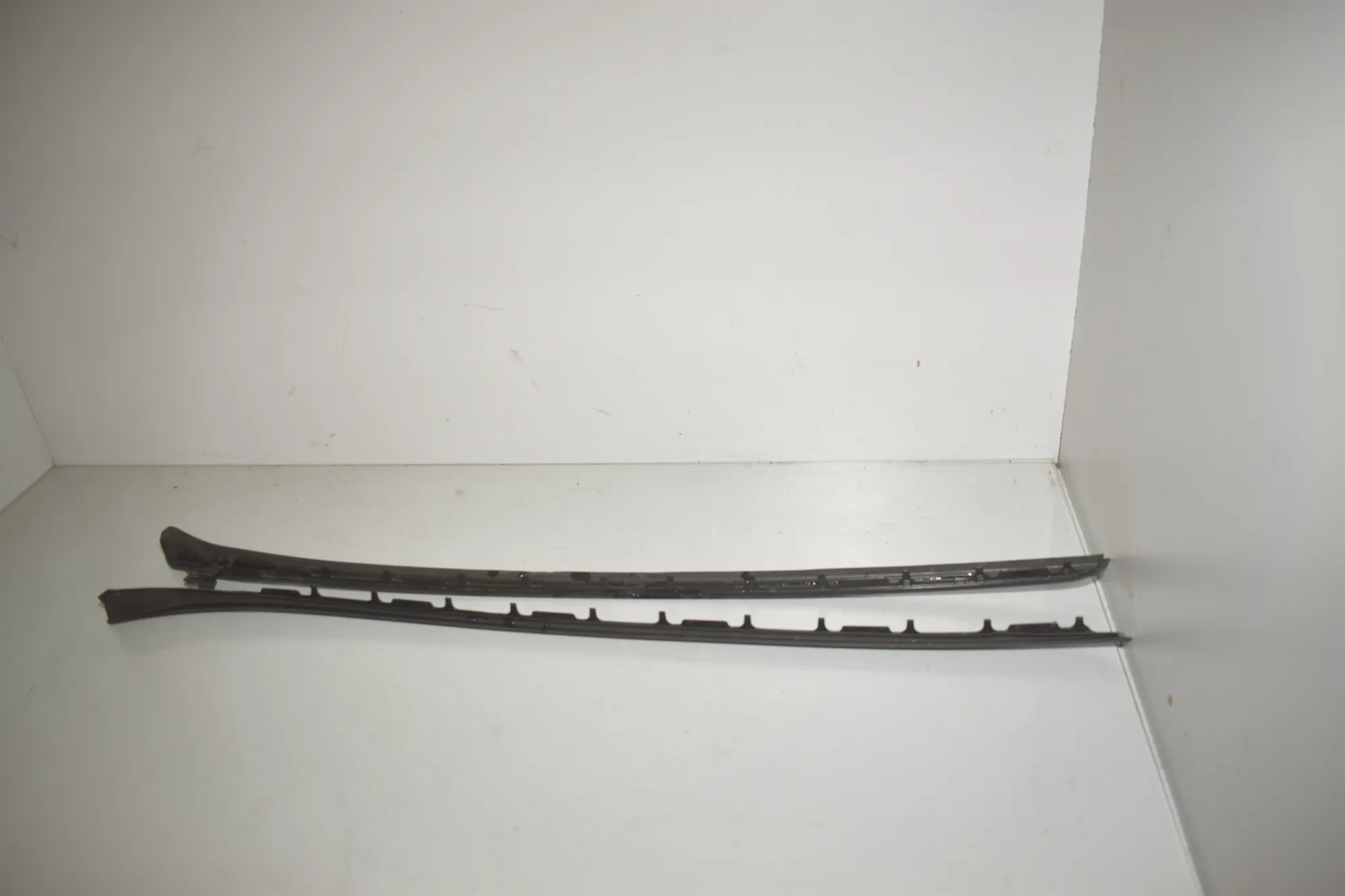 Front Windshield Trim – OEM 7301035 · BMW 2 Active Tourer (F45) 216 d 2014 – 2