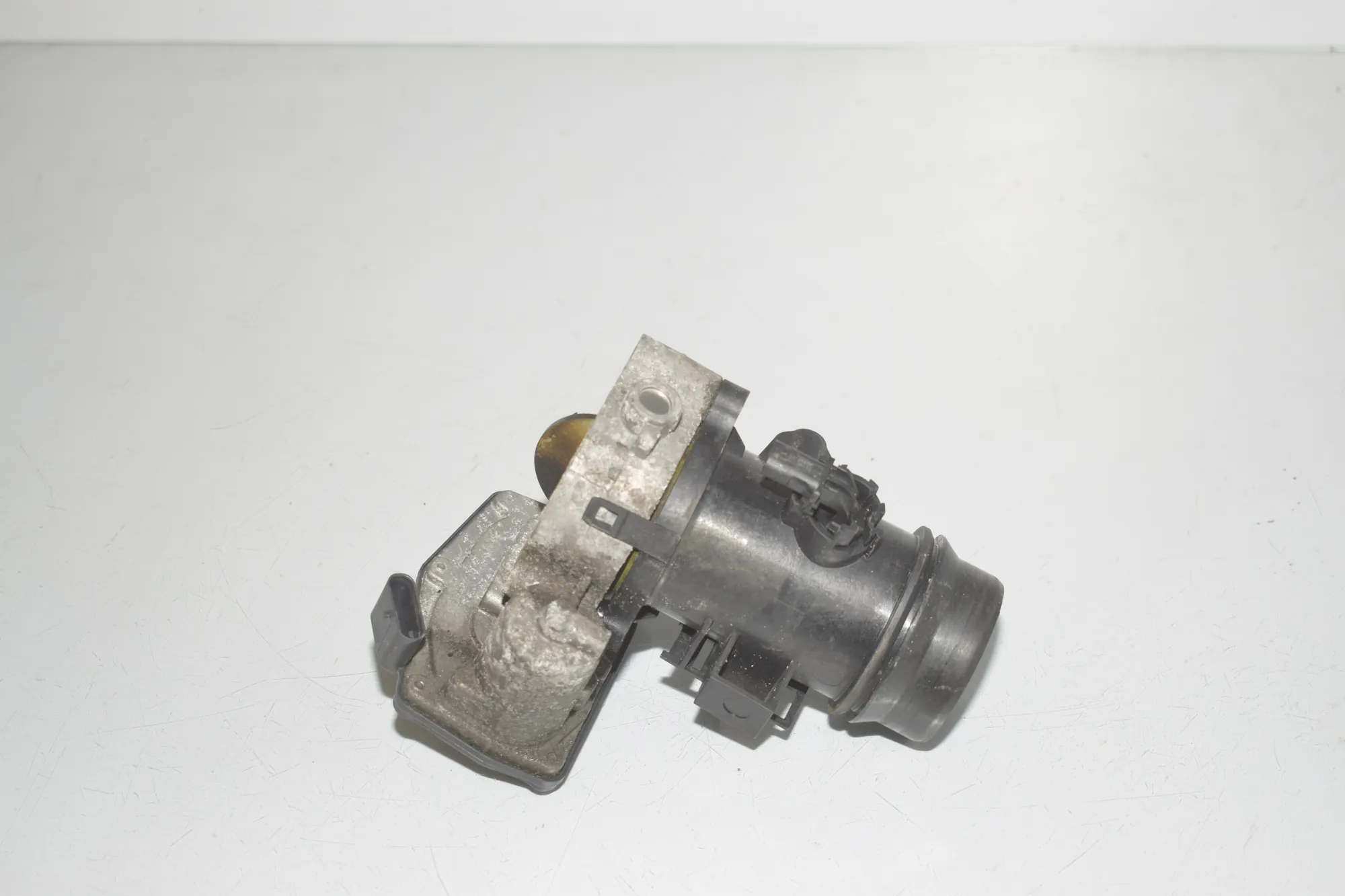 Throttle Body – OEM 7810752 · BMW 3 Touring (F31) 330 d 2013 – 3