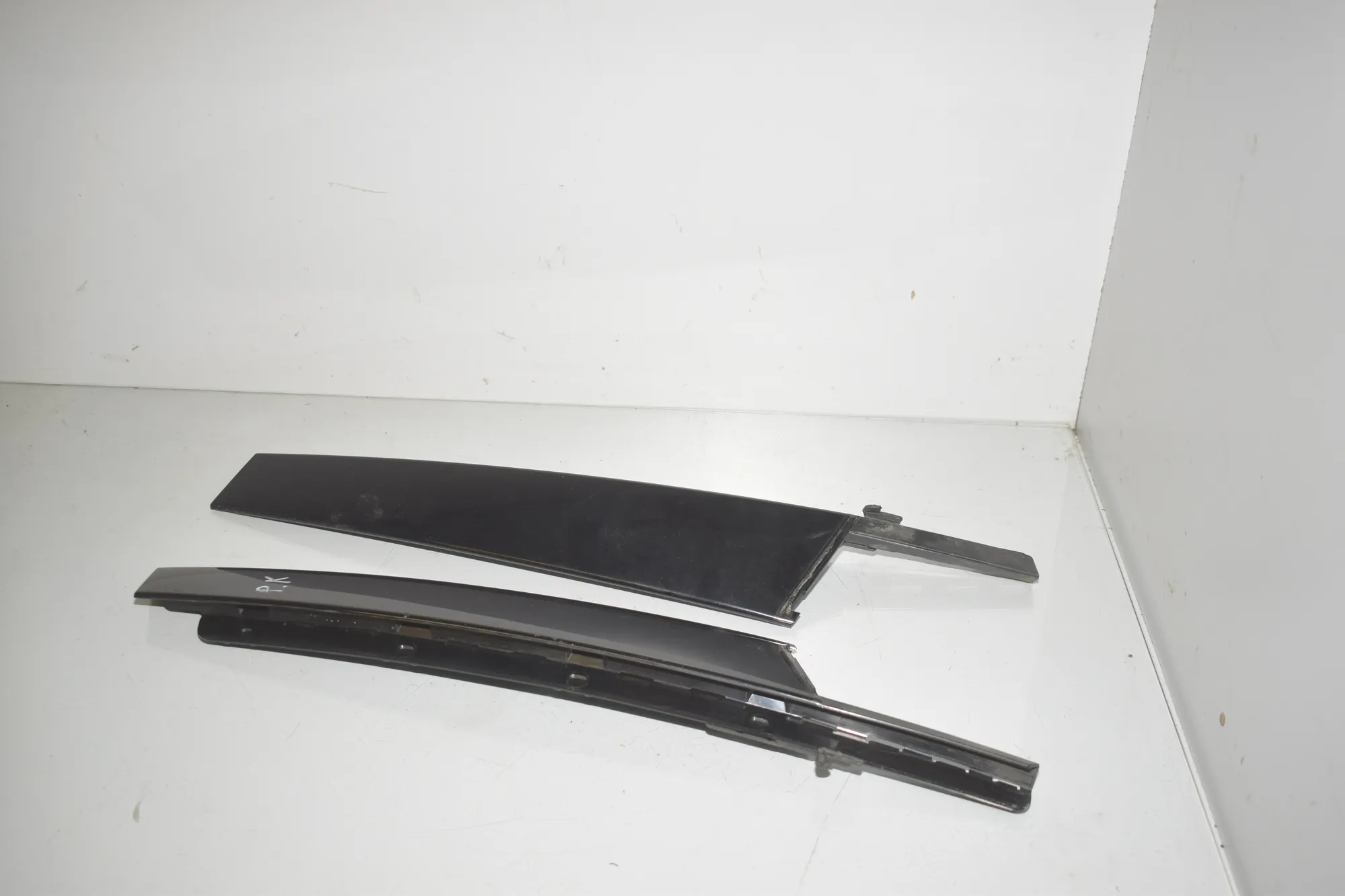 Front Left Door Vertical Trim – OEM 7373921 · BMW 2 Active Tourer (F45) 218 i 2016 – 2