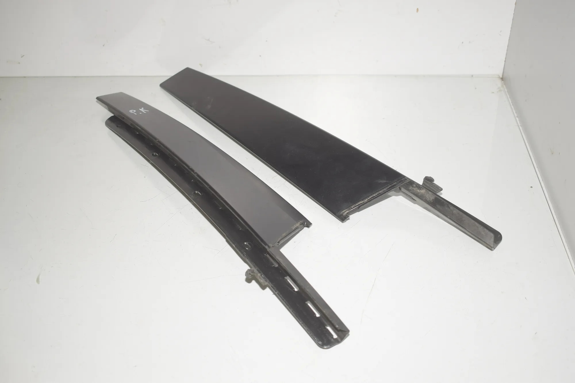 Front Left Door Vertical Trim – OEM 7373921 · BMW 2 Active Tourer (F45) 218 i 2016