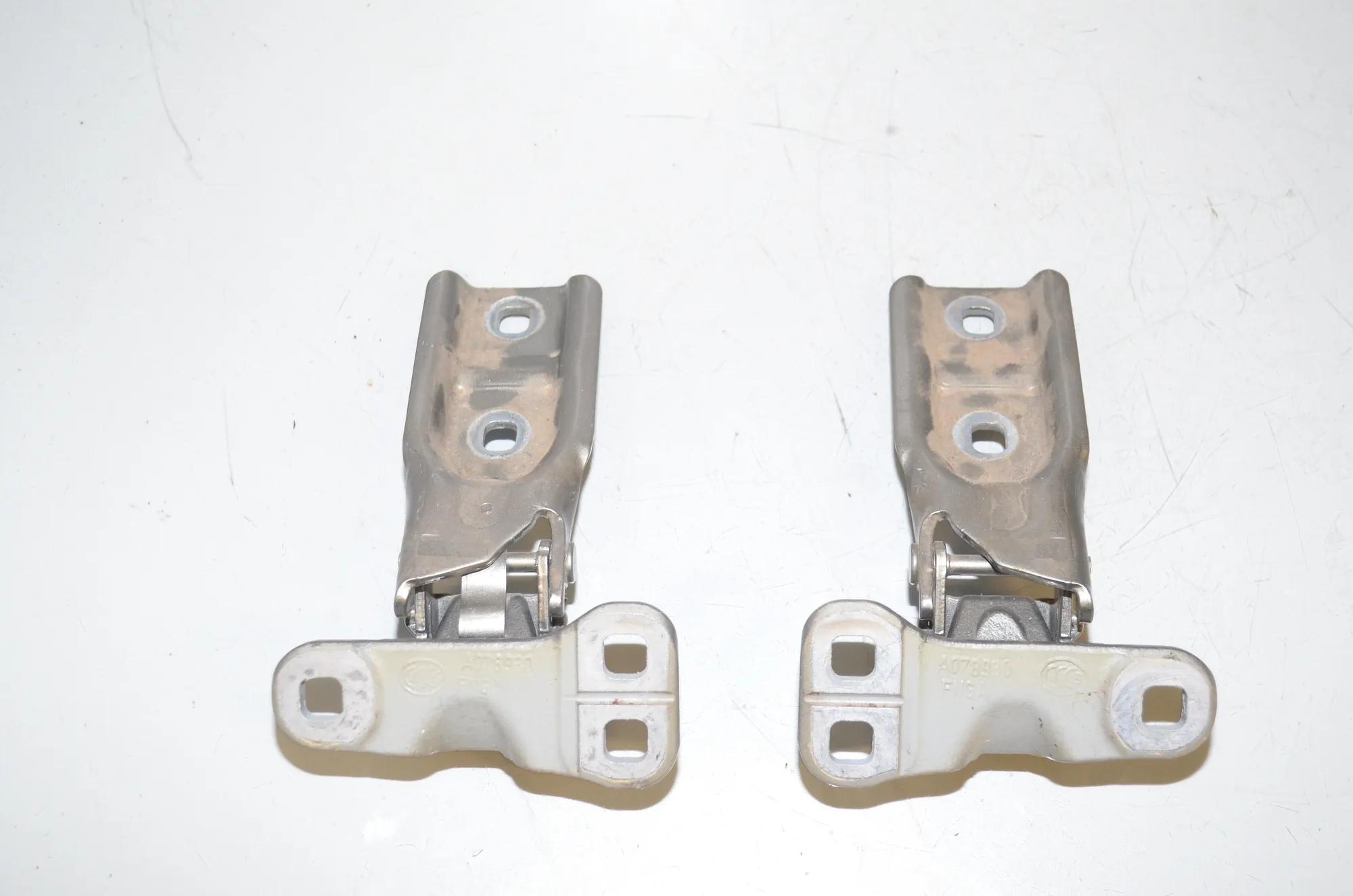 Left Side Bootlid Hinge – OEM 7300810 · BMW 2 Active Tourer (F45) 218 i 2016 – 3