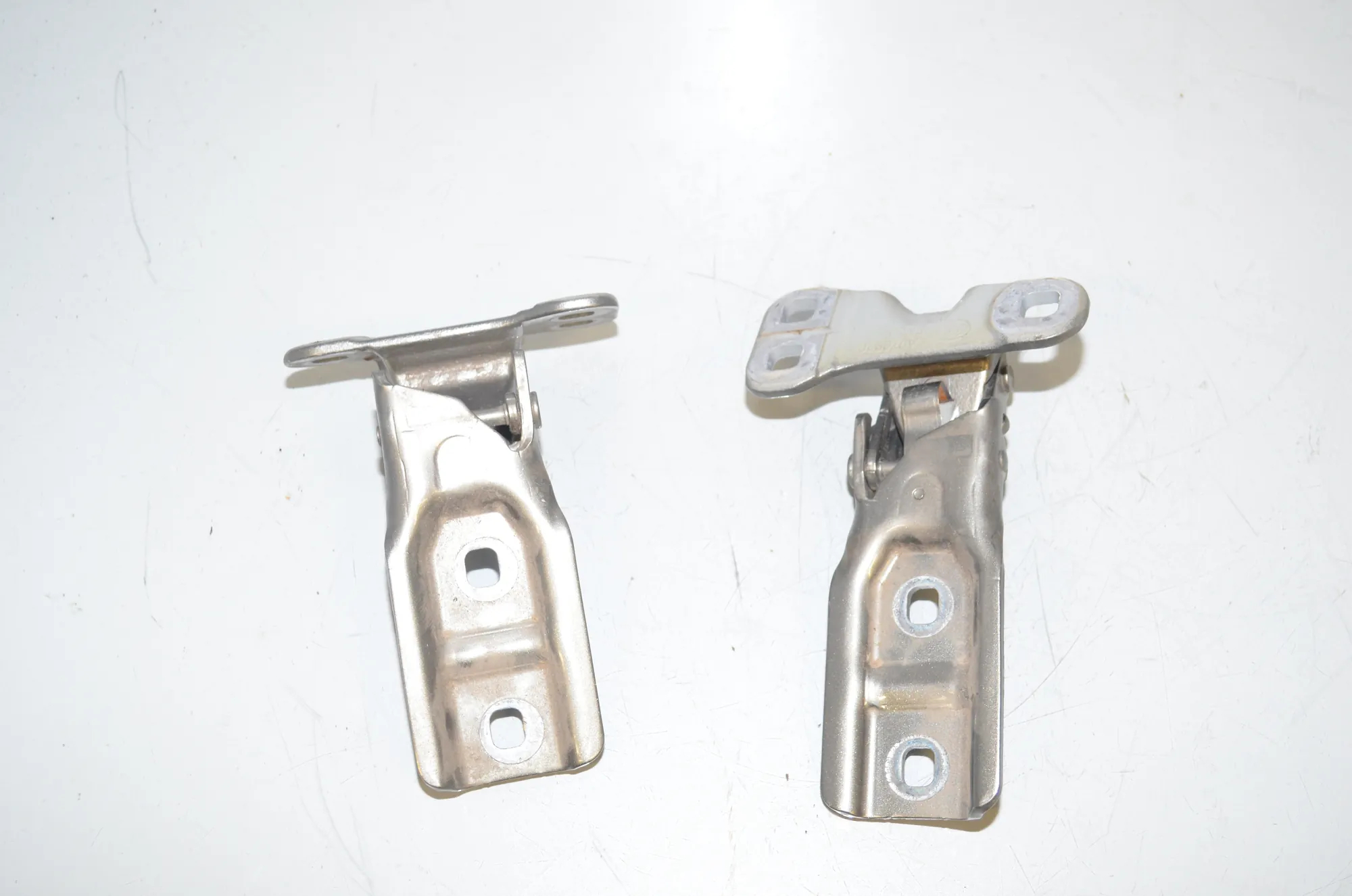 Left Side Bootlid Hinge – OEM 7300810 · BMW 2 Active Tourer (F45) 218 i 2016 – 4