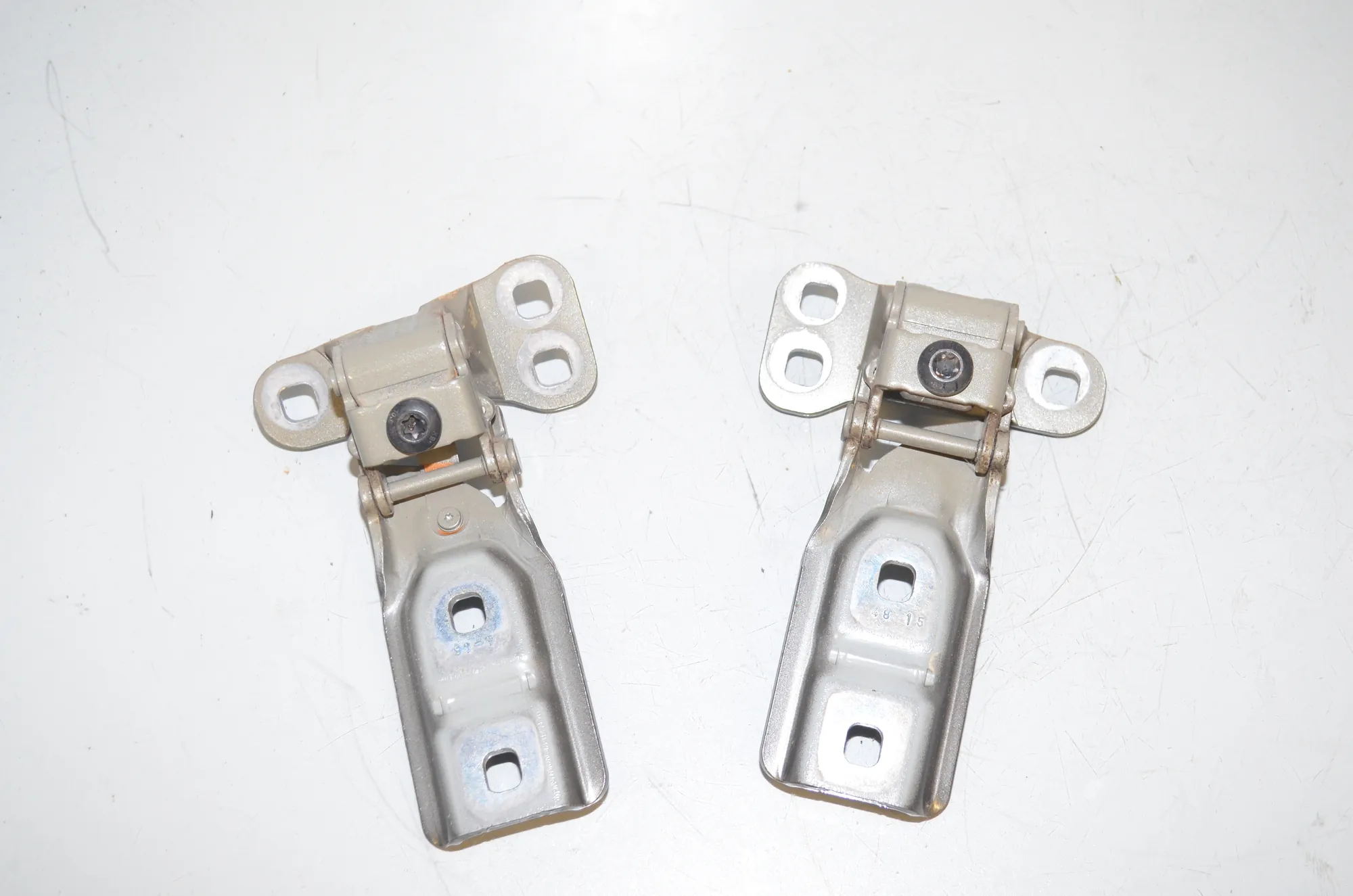 Left Side Bootlid Hinge – OEM 7300810 · BMW 2 Active Tourer (F45) 218 i 2016 – 2