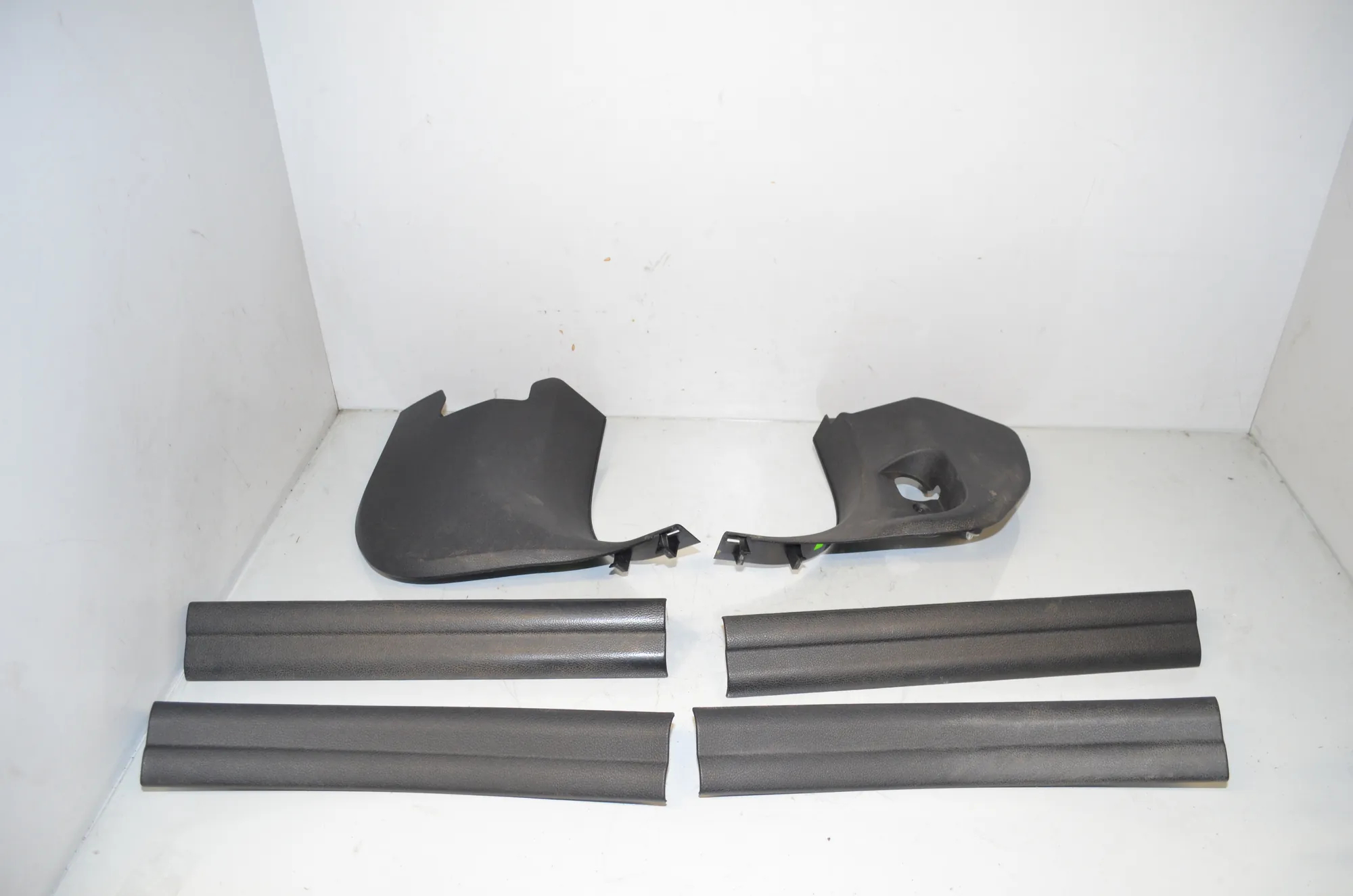 Rear Right Interior Step Trim – OEM 7298842 · BMW 2 Active Tourer (F45) 218 i 2016