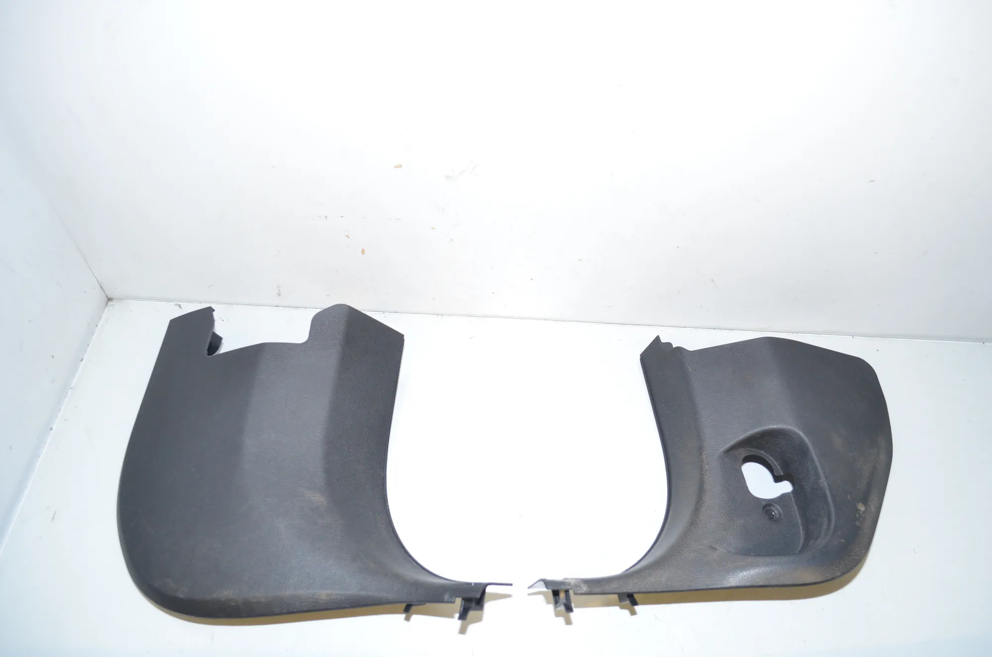 Rear Right Interior Step Trim – OEM 7298842 · BMW 2 Active Tourer (F45) 218 i 2016 – 2