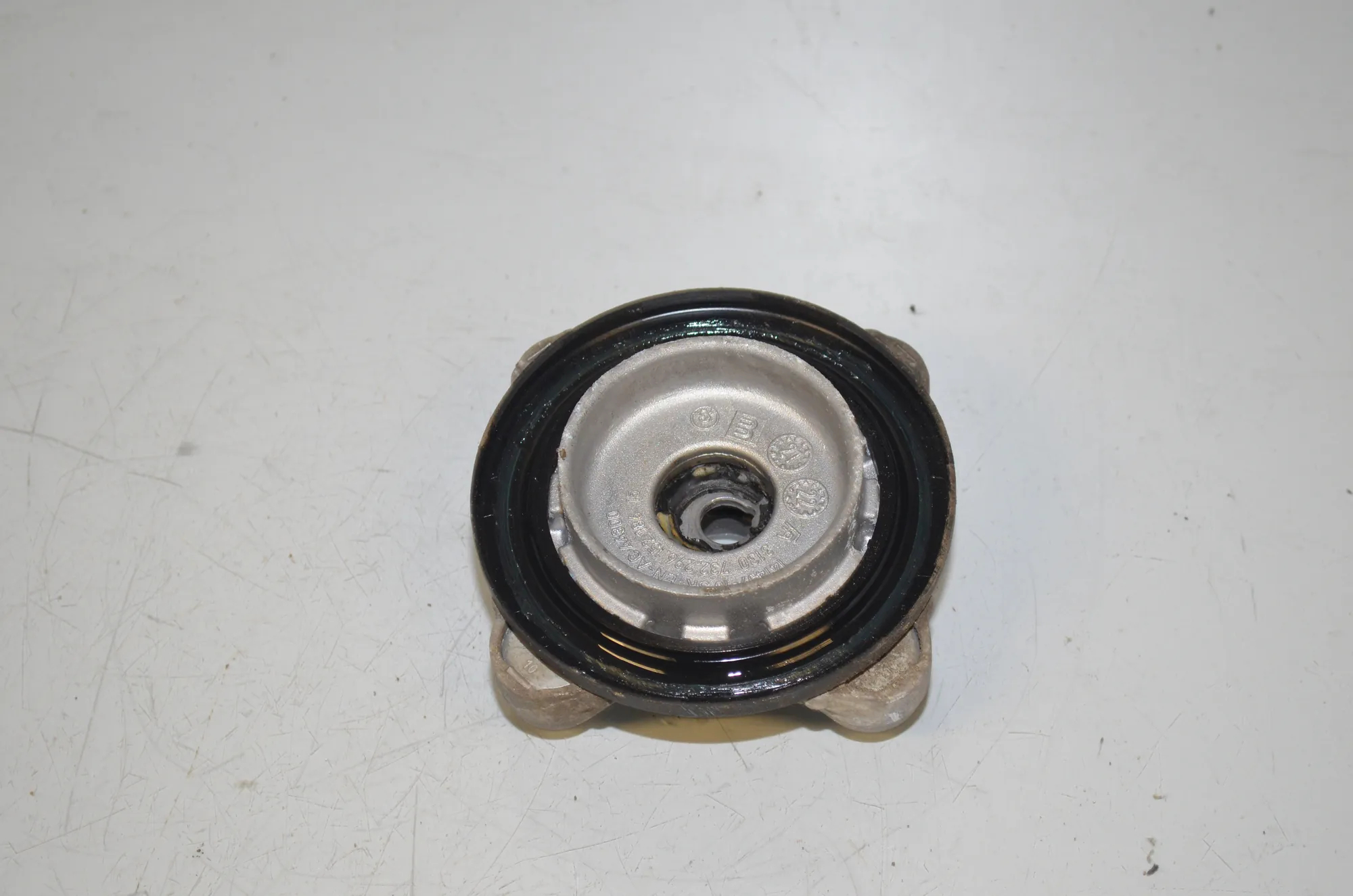 Front Right Shock Absorber Bracket – OEM 7916127 · BMW i4 (G26) (2022 - -) eDrive35 2023 – 4