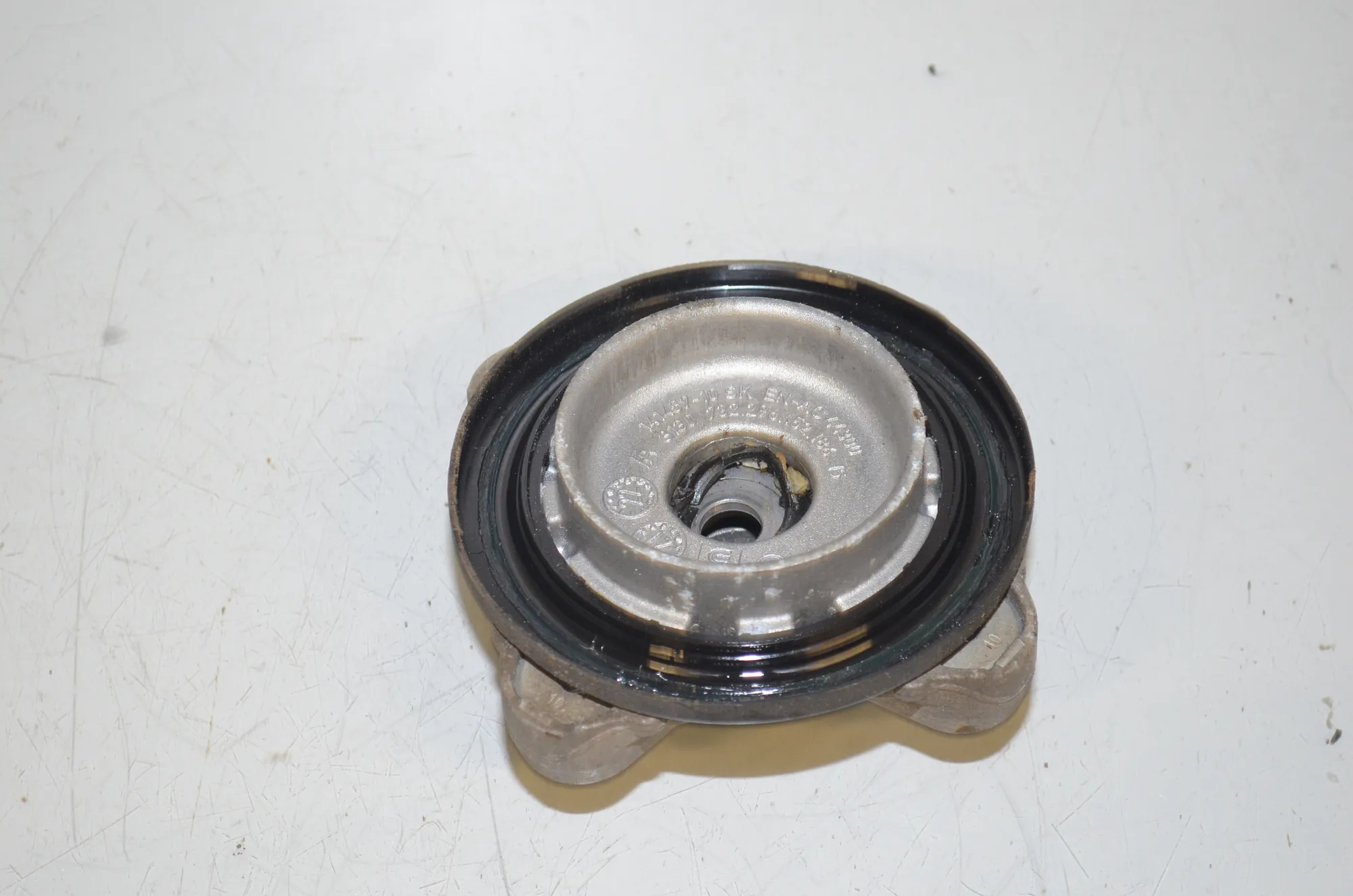 Front Right Shock Absorber Bracket – OEM 7916127 · BMW i4 (G26) (2022 - -) eDrive35 2023 – 3