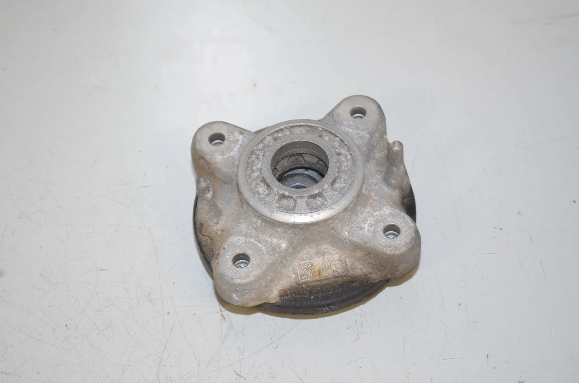 Front Right Shock Absorber Bracket – OEM 7916127 · BMW i4 (G26) (2022 - -) eDrive35 2023 – 2