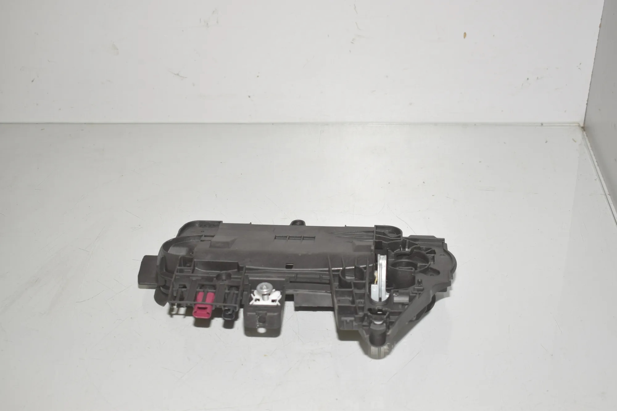 Front Left Door Interior Handle Frame – OEM 5A68EF4 · BMW i4 (G26) (2022 - -) eDrive35 2023 – 3