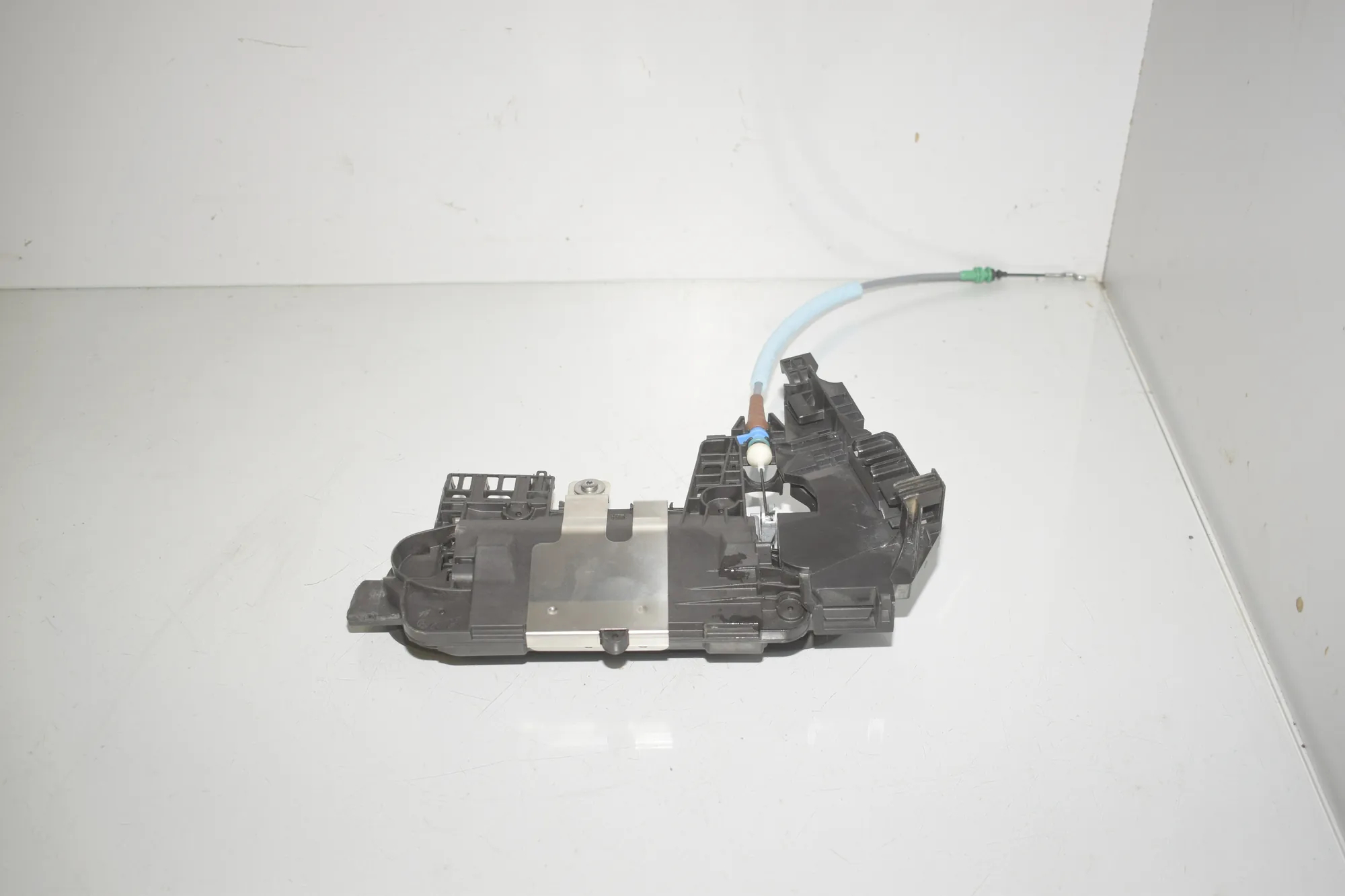 Front Right Door Interior Handle Frame – OEM 5A68EF7 · BMW i4 (G26) (2022 - -) eDrive35 2023 – 3