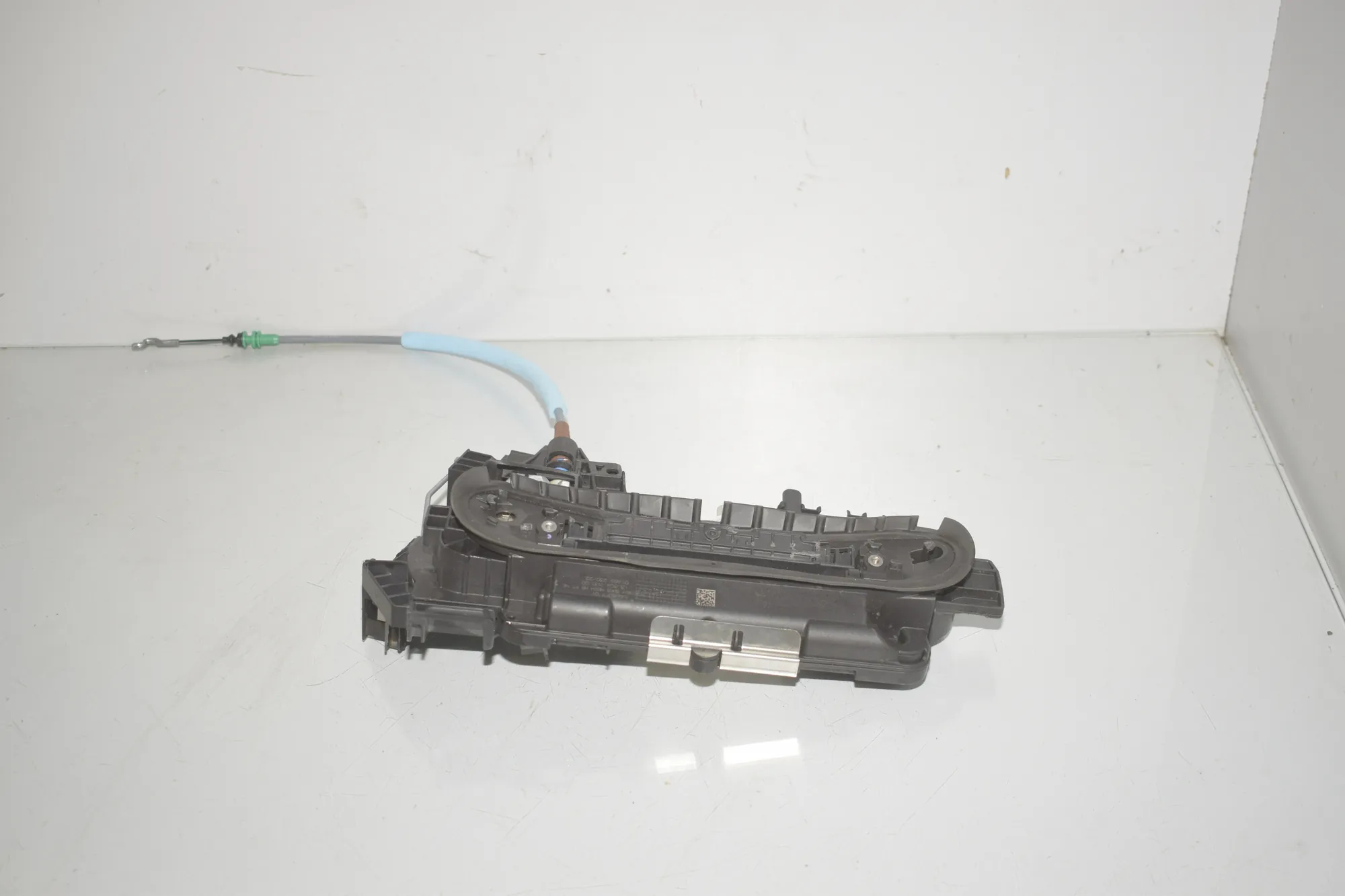 Front Right Door Interior Handle Frame – OEM 5A68EF7 · BMW i4 (G26) (2022 - -) eDrive35 2023