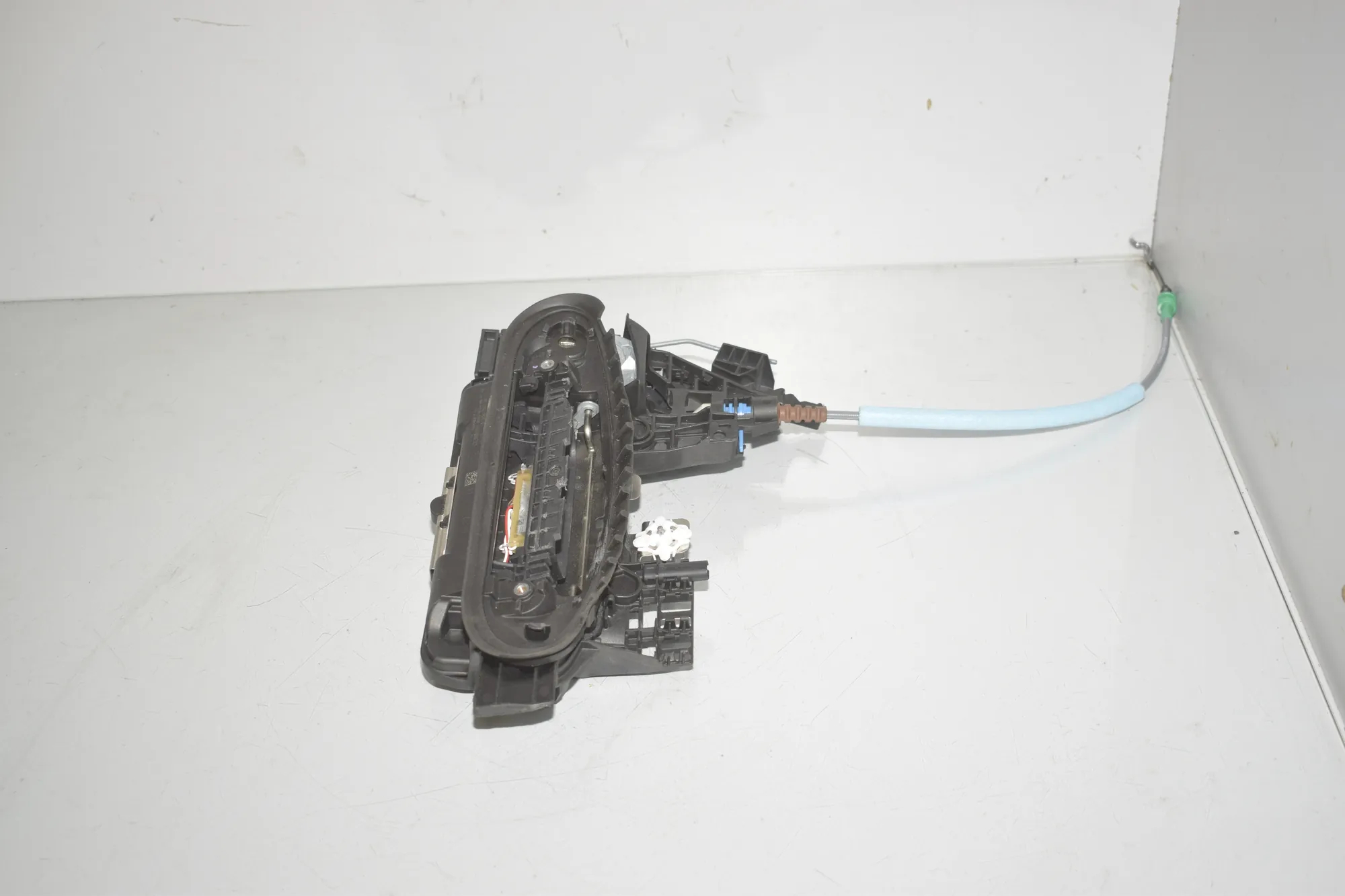 Front Right Door Interior Handle Frame – OEM 5A68EF7 · BMW i4 (G26) (2022 - -) eDrive35 2023 – 2