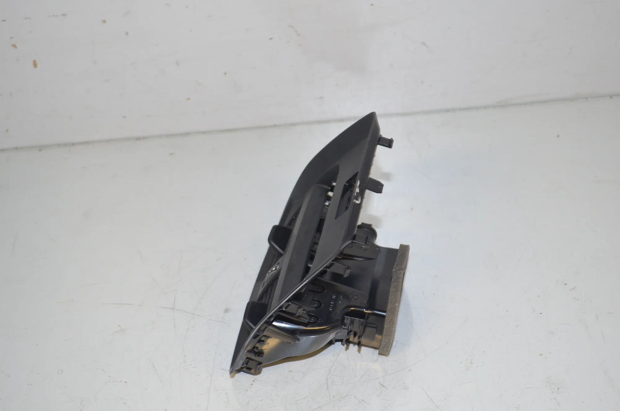 Center Console Trim – OEM 6996849 · BMW i4 (G26) (2022 - -) eDrive35 2023 – 2