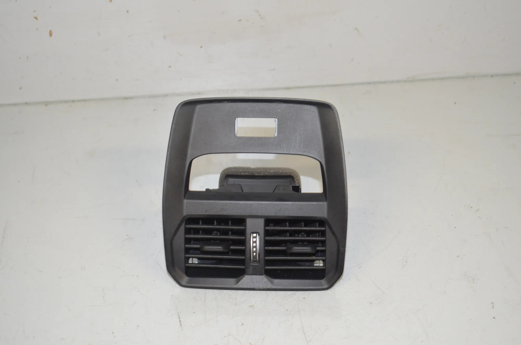Center Console Trim – OEM 6996849 · BMW i4 (G26) (2022 - -) eDrive35 2023