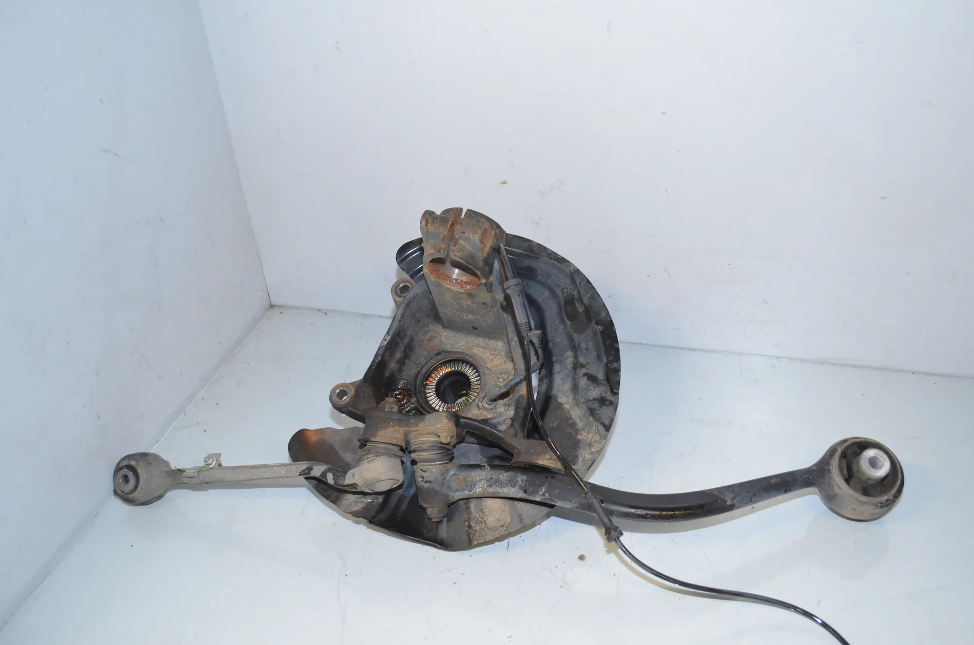 Front Left Wheel Hub – OEM 6855953 · BMW X3 (F25) xDrive 20 d 2017 – 3