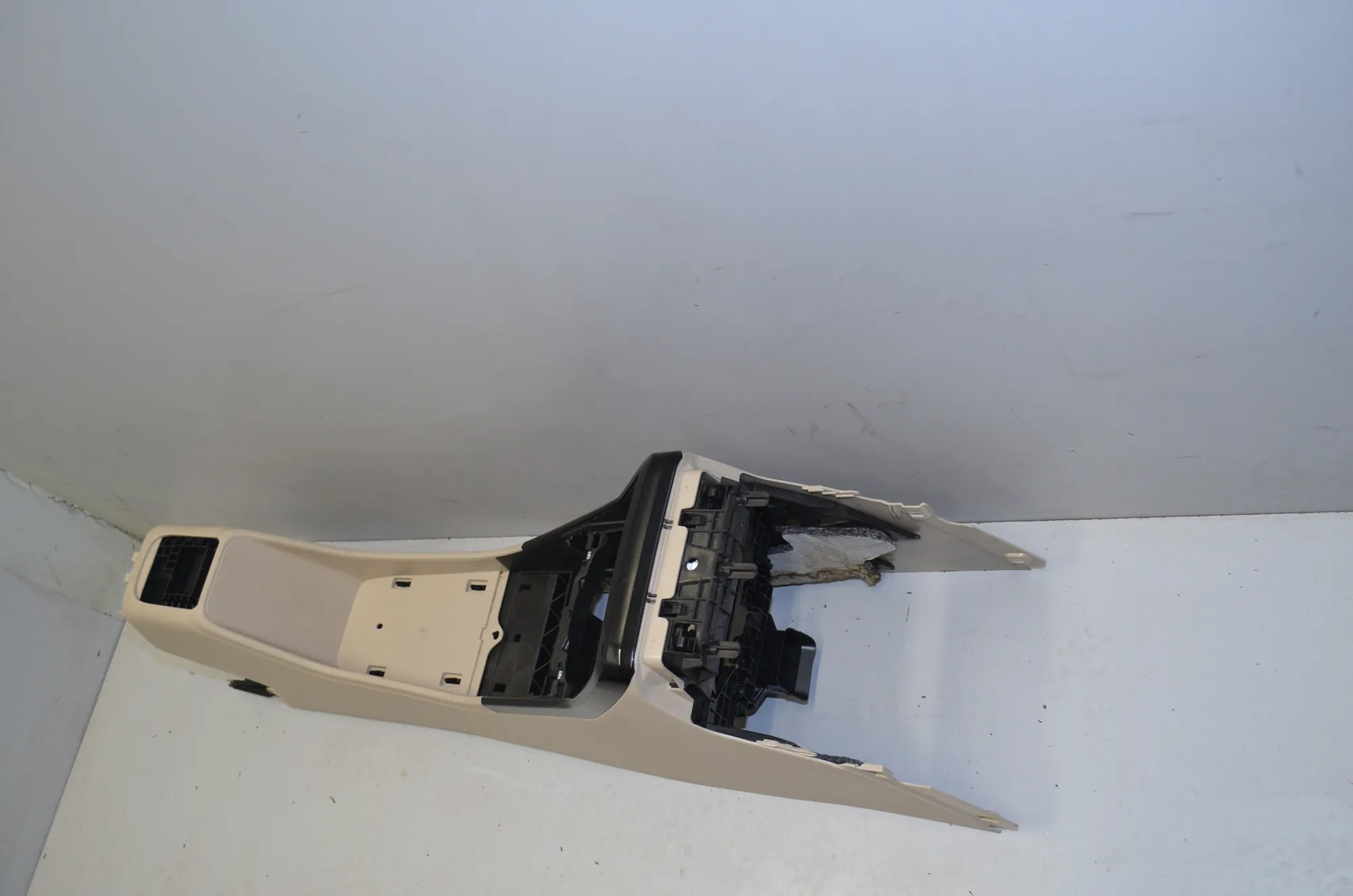 Center Console – OEM 5A2E040 · BMW 2 Active Tourer (U06) (2021 - -) 218d 2022 – 3