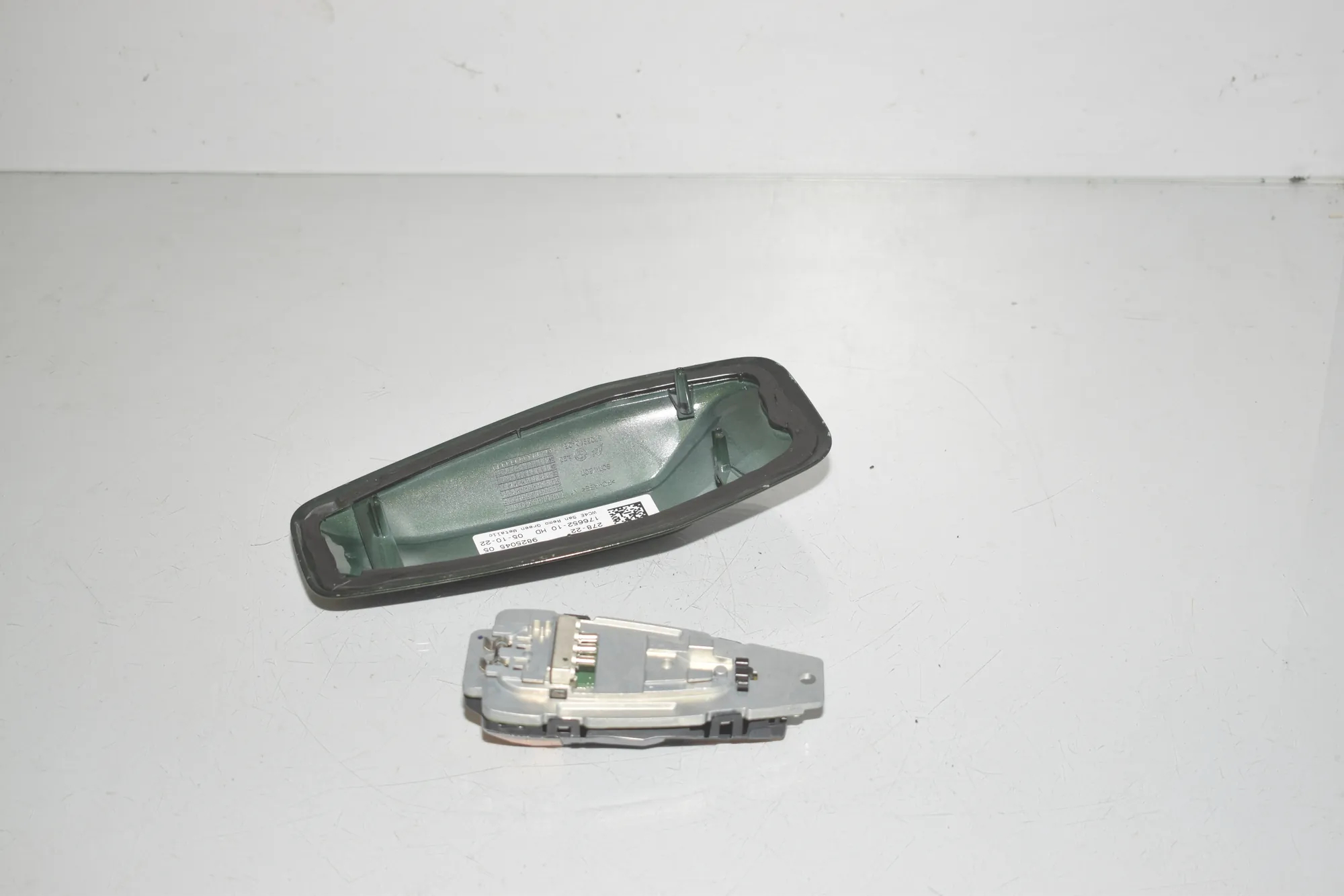 Antenna Trim – OEM 9825130 · BMW 2 Active Tourer (U06) (2021 - -) 218d 2022 – 4