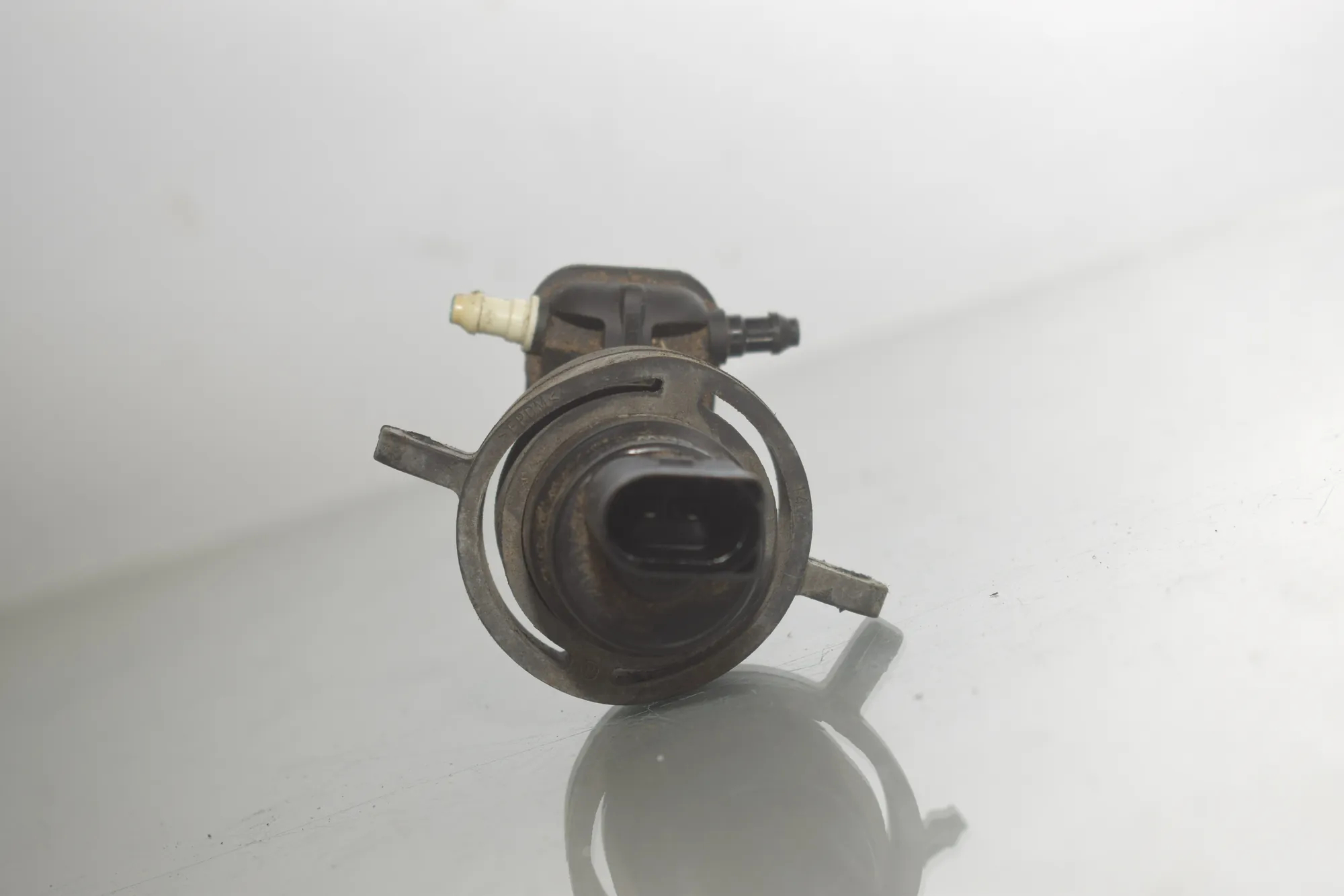 Washer Tank Motor – OEM 5A04D89 · BMW 2 Active Tourer (U06) (2021 - -) 218d 2022 – 3