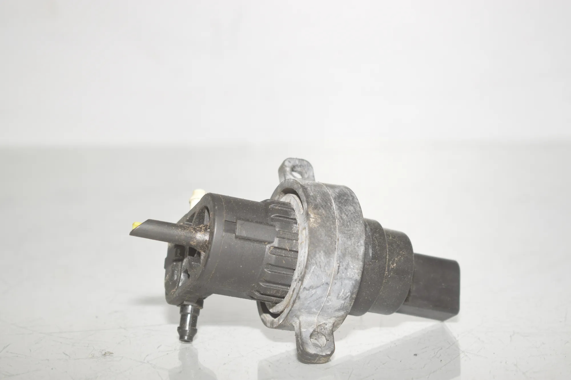 Washer Tank Motor – OEM 5A04D89 · BMW 2 Active Tourer (U06) (2021 - -) 218d 2022 – 4
