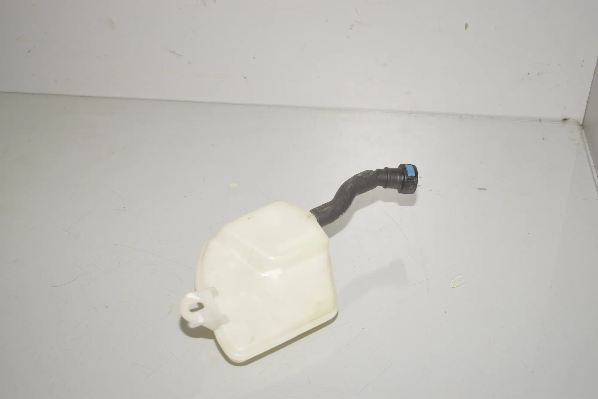 Brake Fluid Tank – OEM 5A06FD9 · BMW 2 Active Tourer (U06) (2021 - -) 218d 2022 – 3