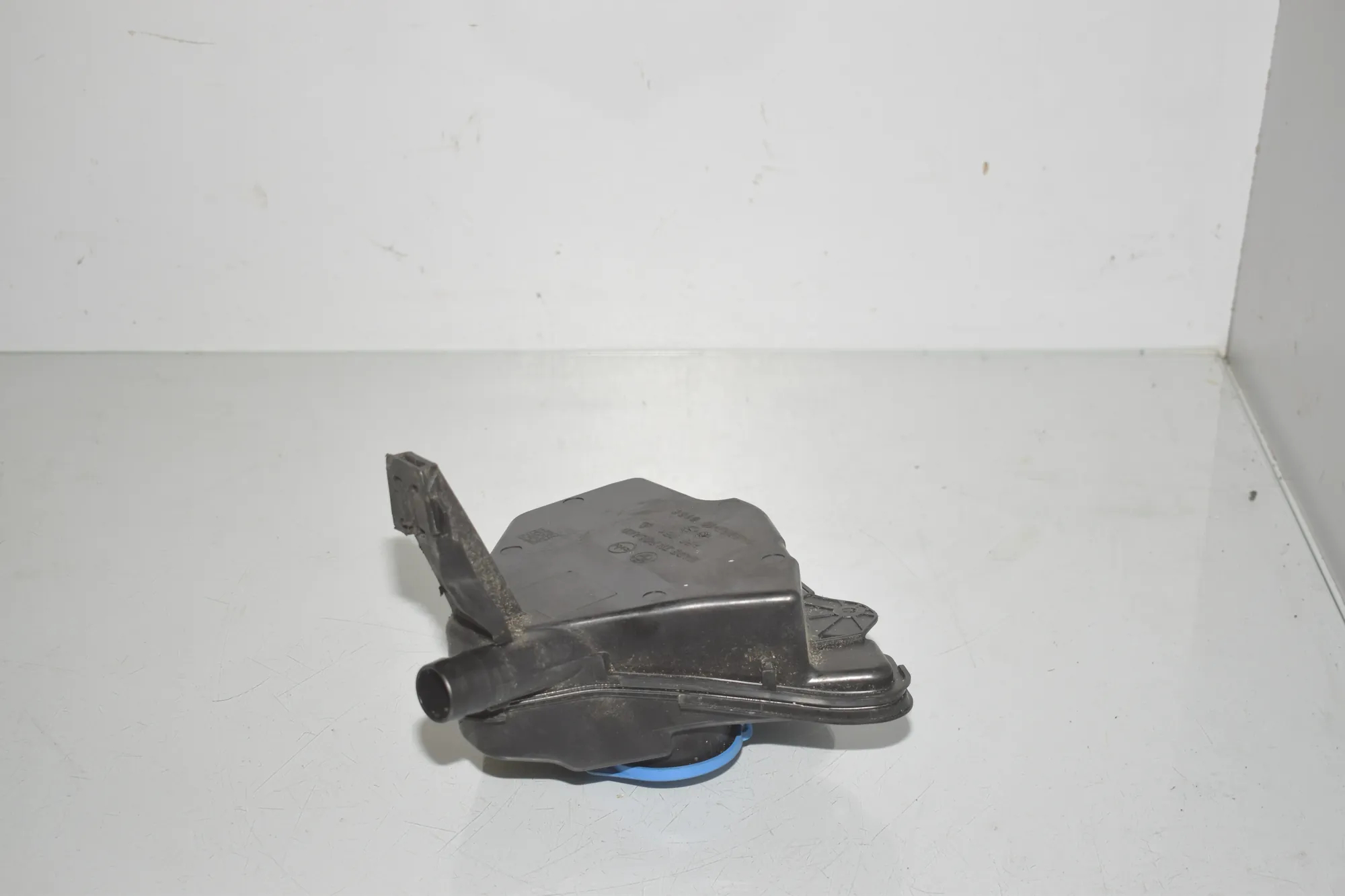 Window Washer Tank – OEM 8492056 · BMW 2 Active Tourer (U06) (2021 - -) 218d 2022 – 3