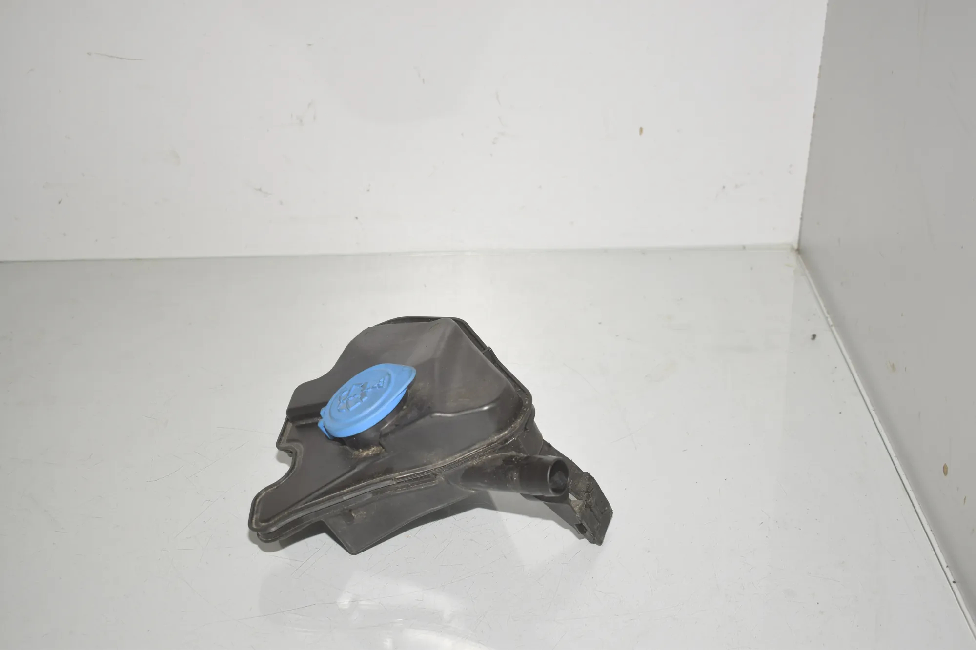 Window Washer Tank – OEM 8492056 · BMW 2 Active Tourer (U06) (2021 - -) 218d 2022 – 2