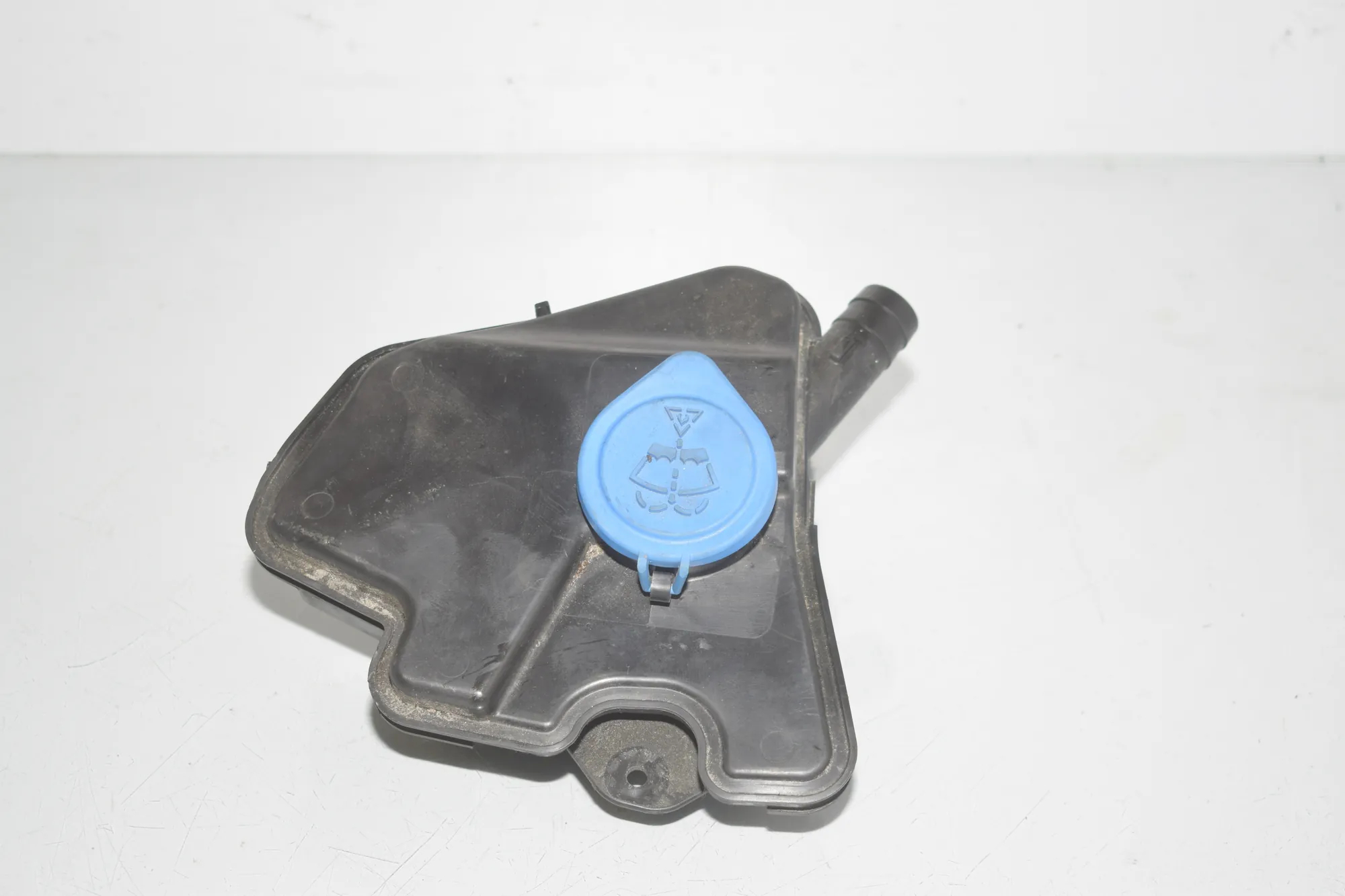 Window Washer Tank – OEM 8492056 · BMW 2 Active Tourer (U06) (2021 - -) 218d 2022
