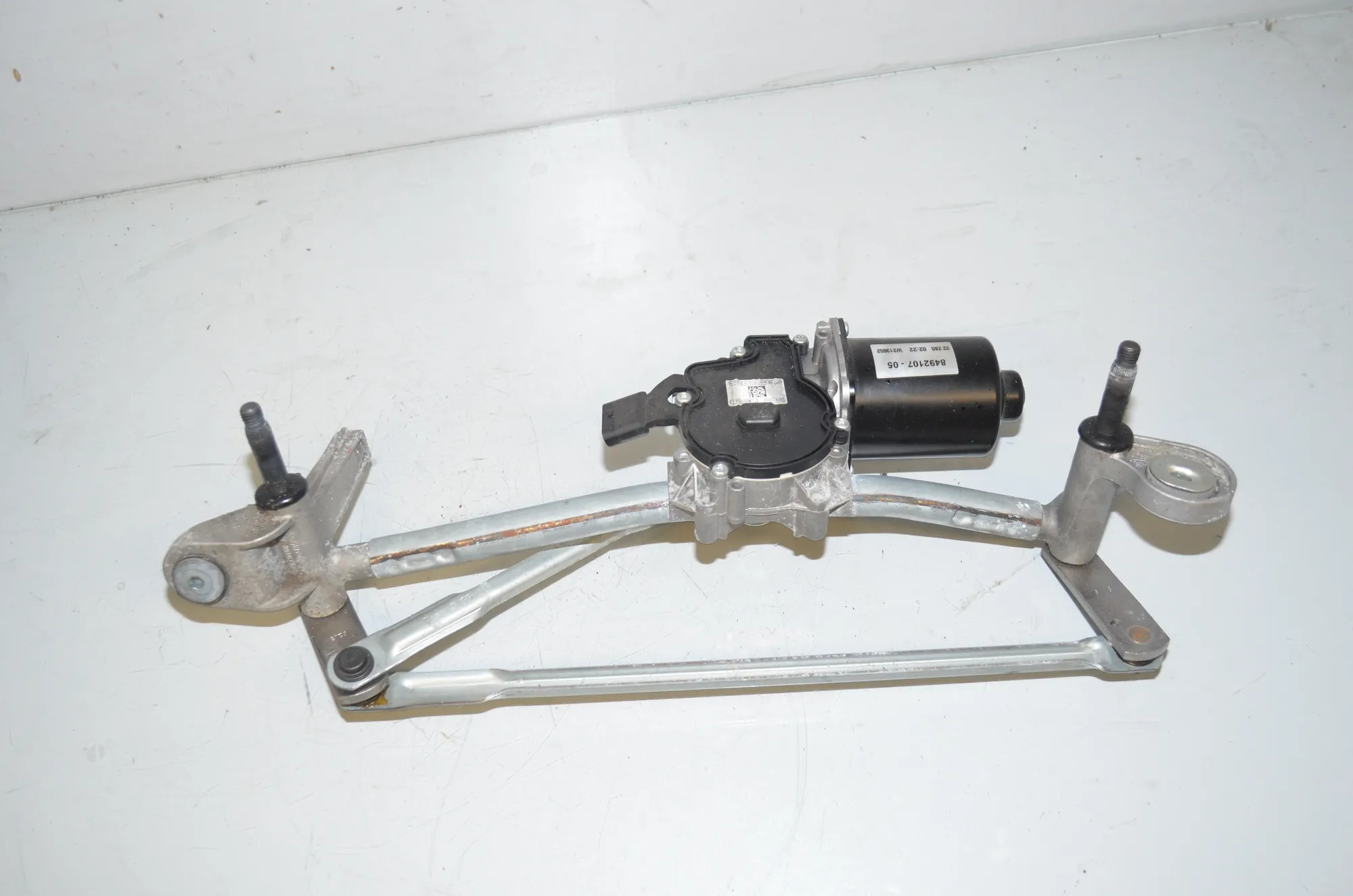 Front Windshield Wiper Mechanism – OEM 8492107 · BMW 2 Active Tourer (U06) (2021 - -) 218d 2022 – 2
