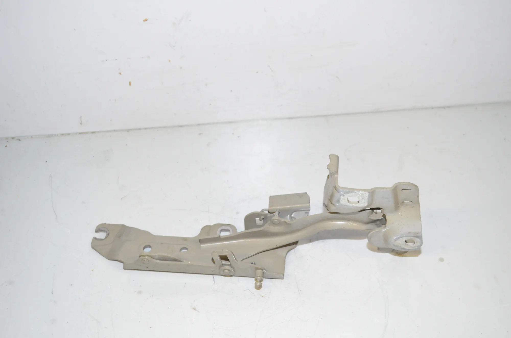 Front Right Bonnet Hinge – OEM 7300522 · BMW 2 Active Tourer (F45) 218 i 2016