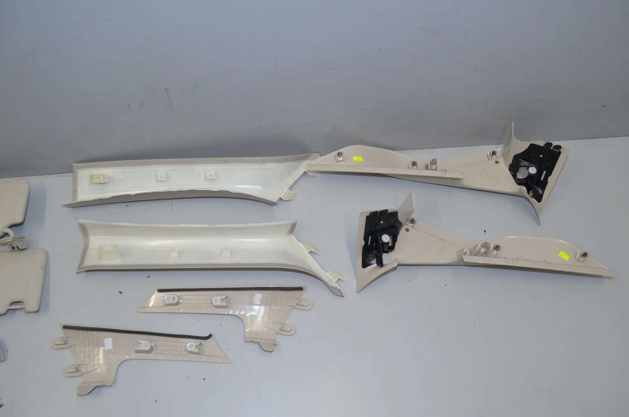 Interior Side Pillars Trim Kit – OEM 7489848 · BMW i4 (G26) (2022 - -) eDrive35 2023 – 4