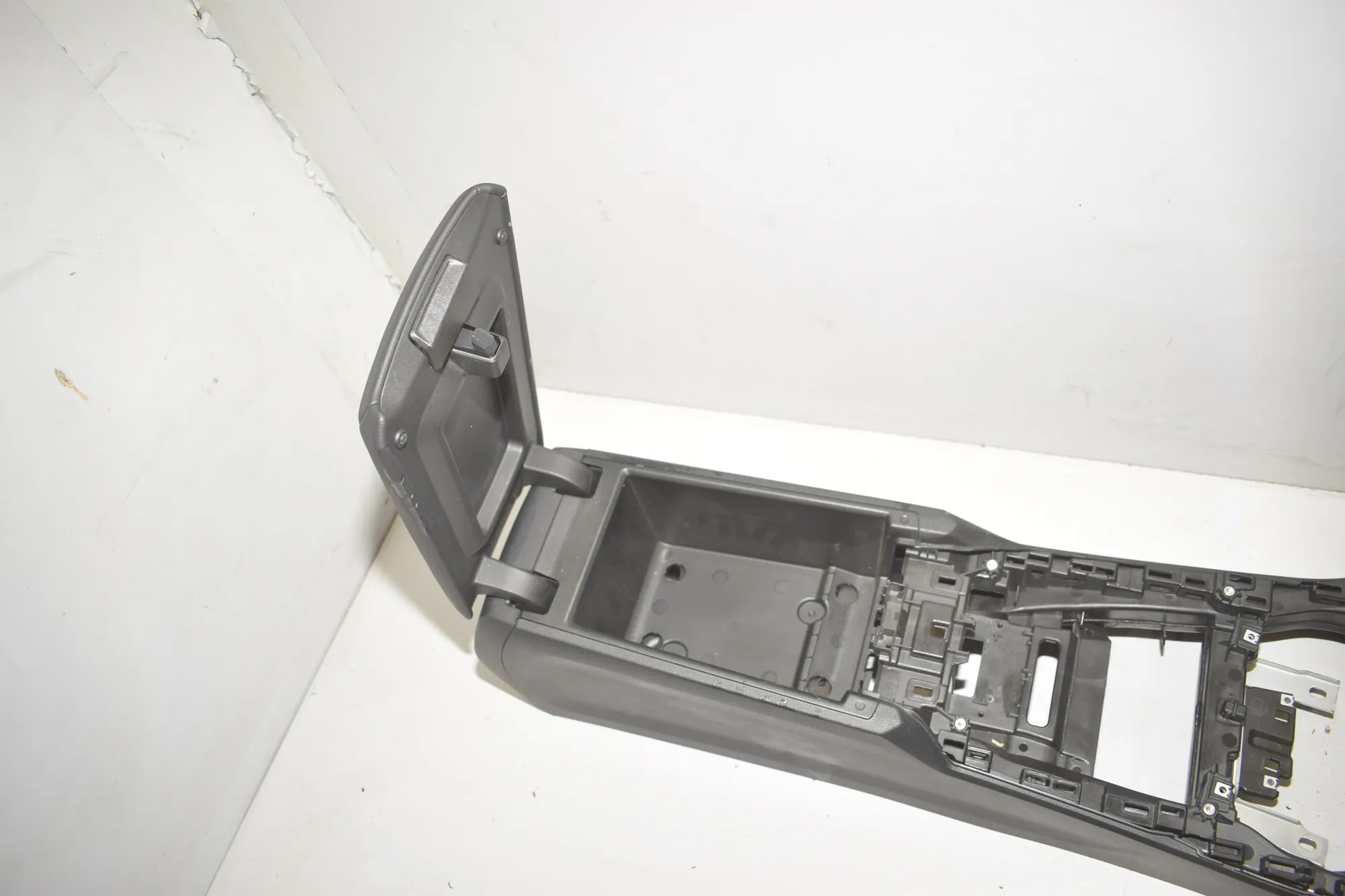 Center Console – OEM 6996833 · BMW i4 (G26) (2022 - -) eDrive35 2023 – 4