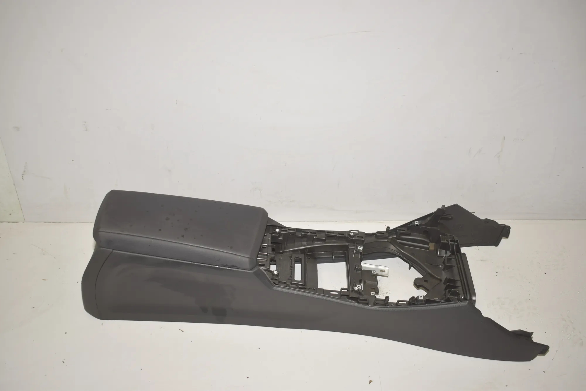 Center Console – OEM 6996833 · BMW i4 (G26) (2022 - -) eDrive35 2023