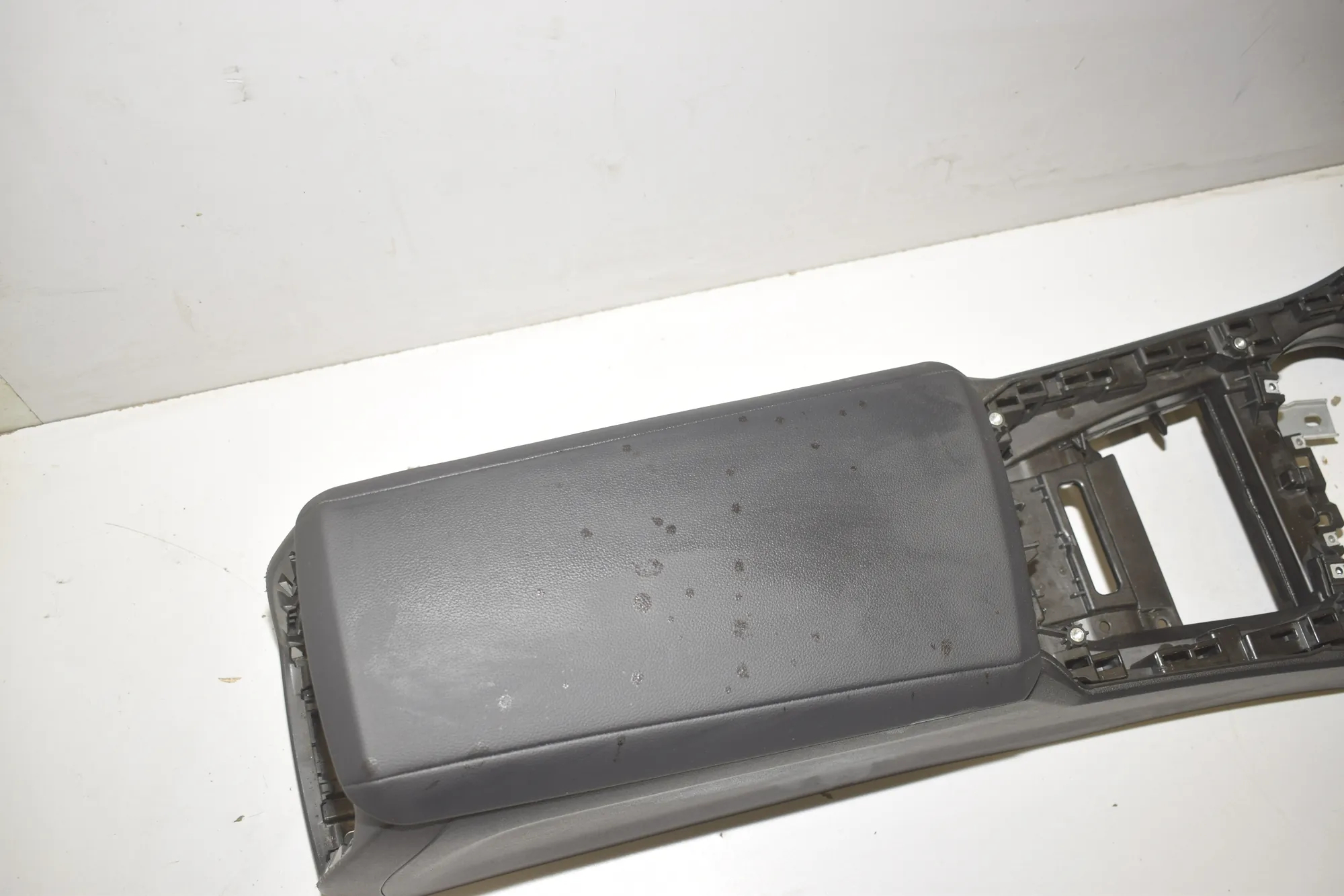 Center Console – OEM 6996833 · BMW i4 (G26) (2022 - -) eDrive35 2023 – 2