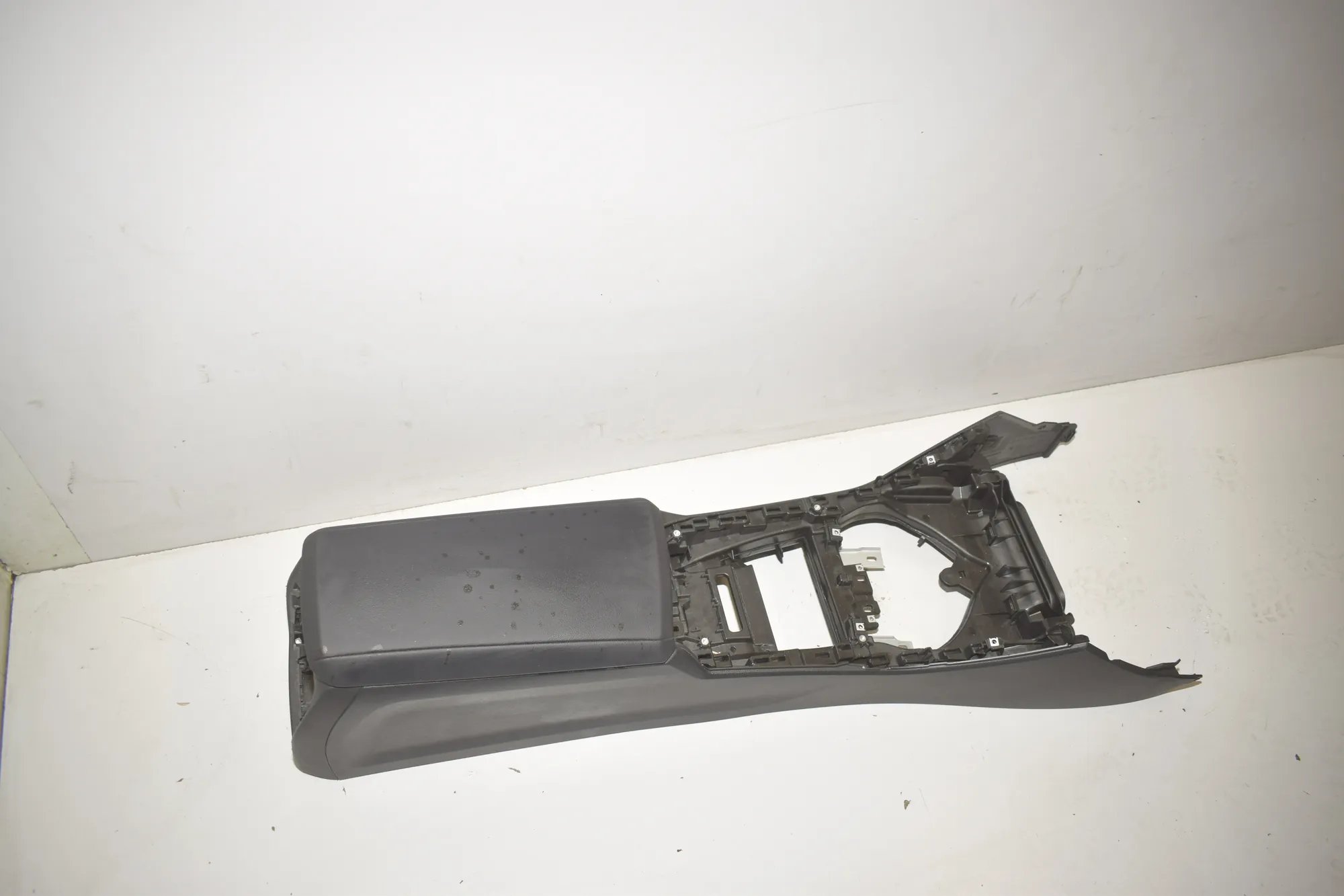 Center Console – OEM 6996833 · BMW i4 (G26) (2022 - -) eDrive35 2023 – 3