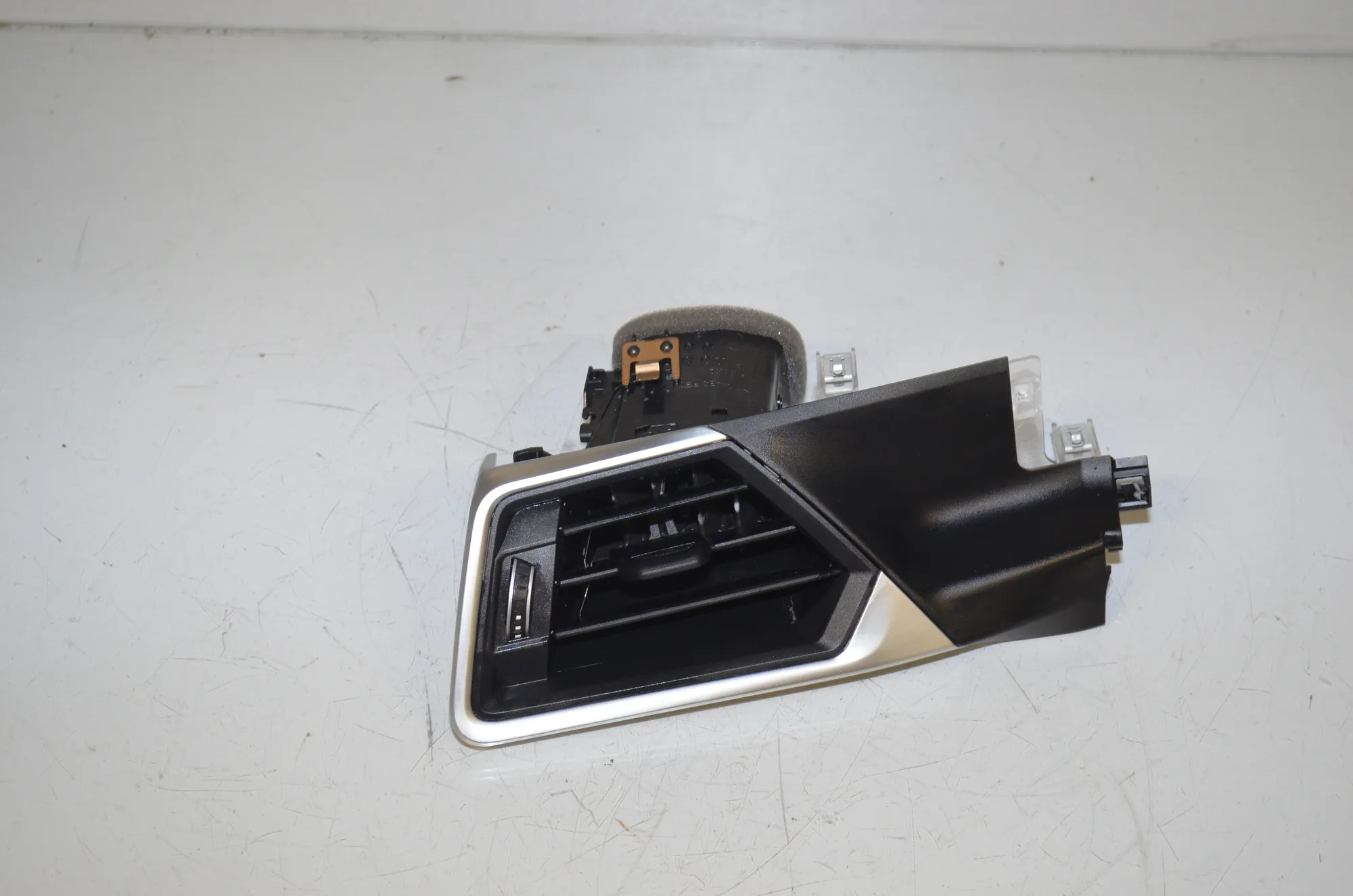 Dashboard Air Vents – OEM 6805796 · BMW i4 (G26) (2022 - -) eDrive35 2023