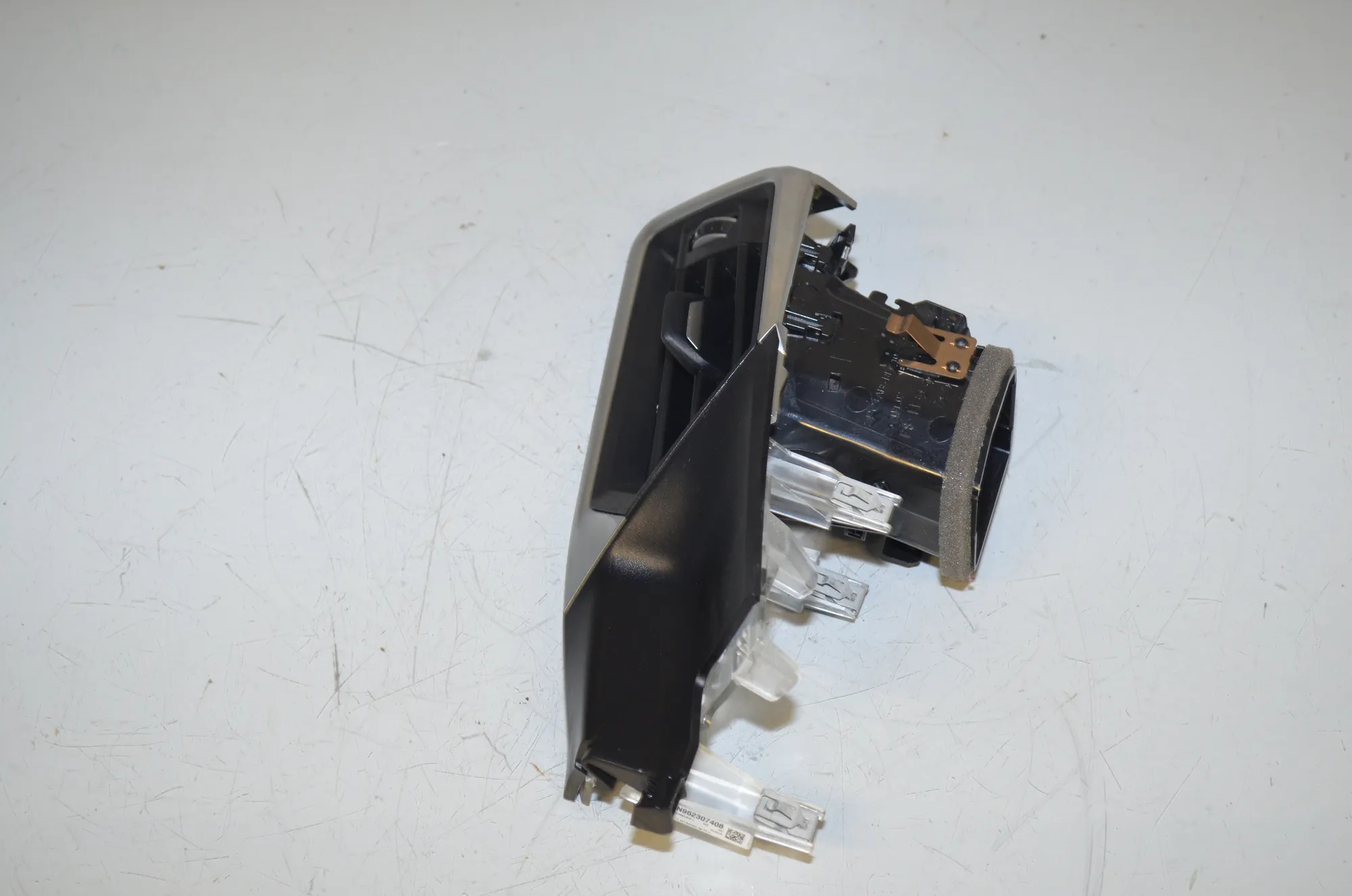 Dashboard Air Vents – OEM 6805796 · BMW i4 (G26) (2022 - -) eDrive35 2023 – 2