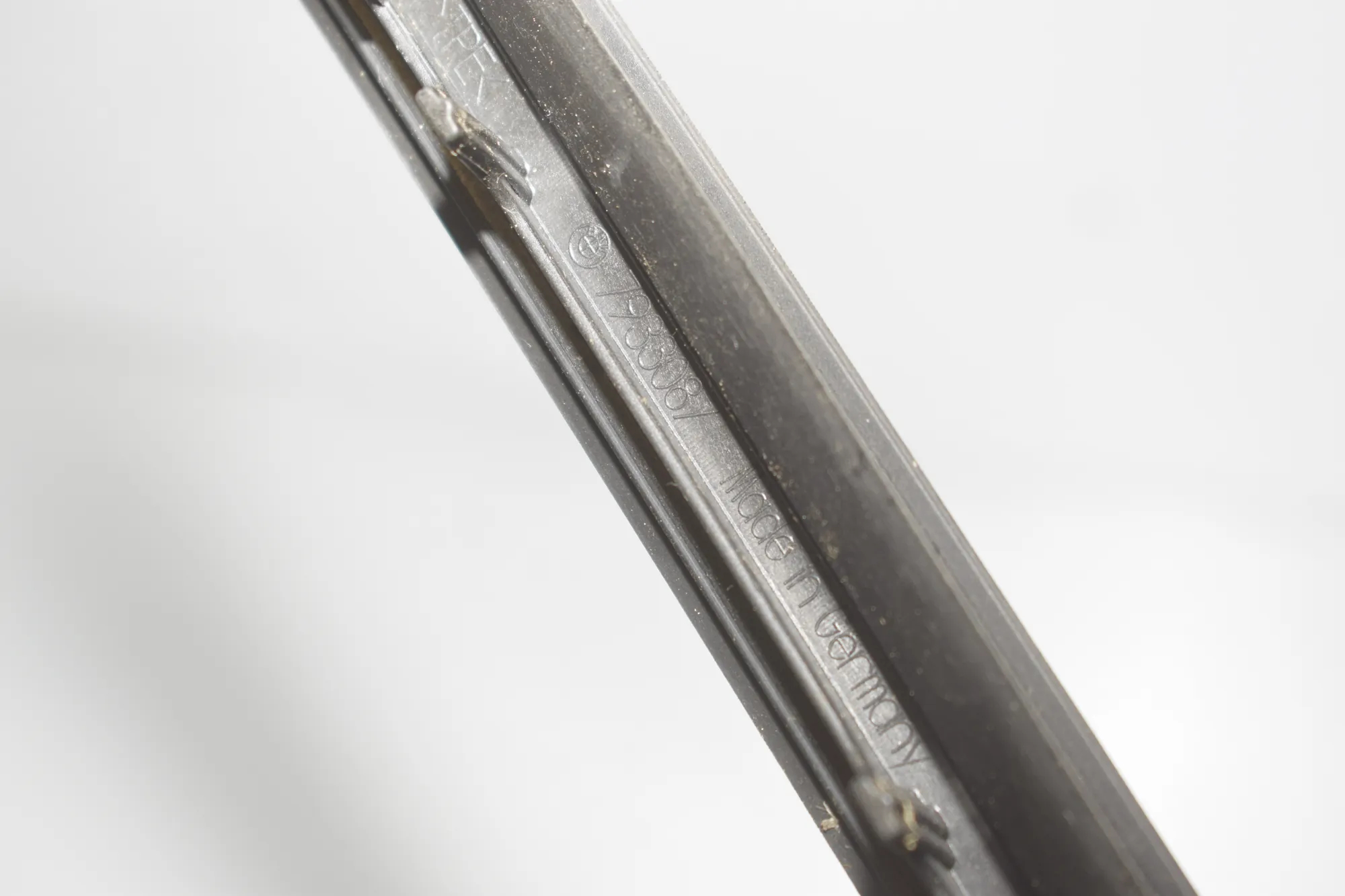 Front Windshield Trim – OEM 7933088 · BMW i4 (G26) (2022 - -) eDrive35 2023 – 5