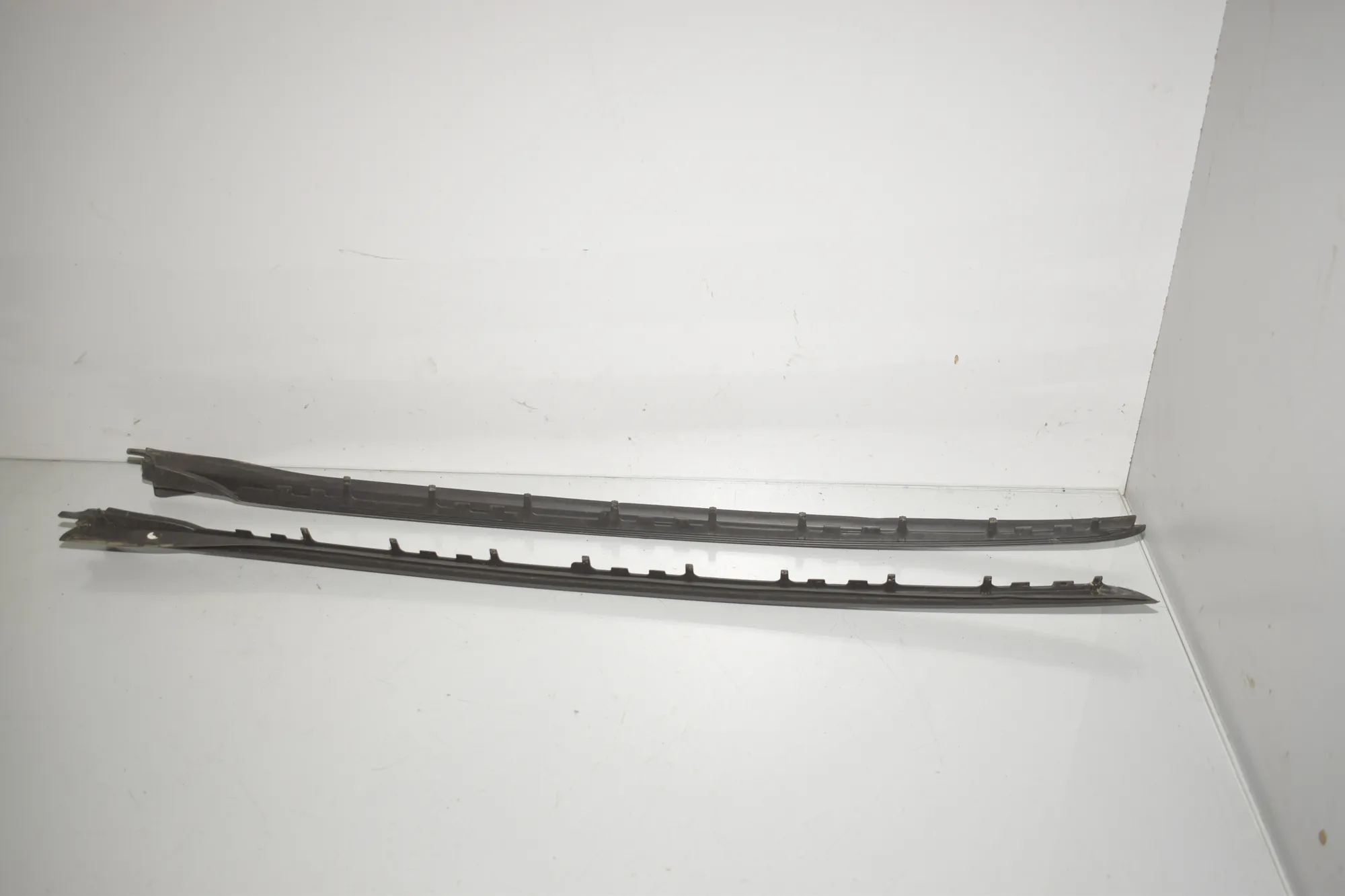 Front Windshield Trim – OEM 7933088 · BMW i4 (G26) (2022 - -) eDrive35 2023