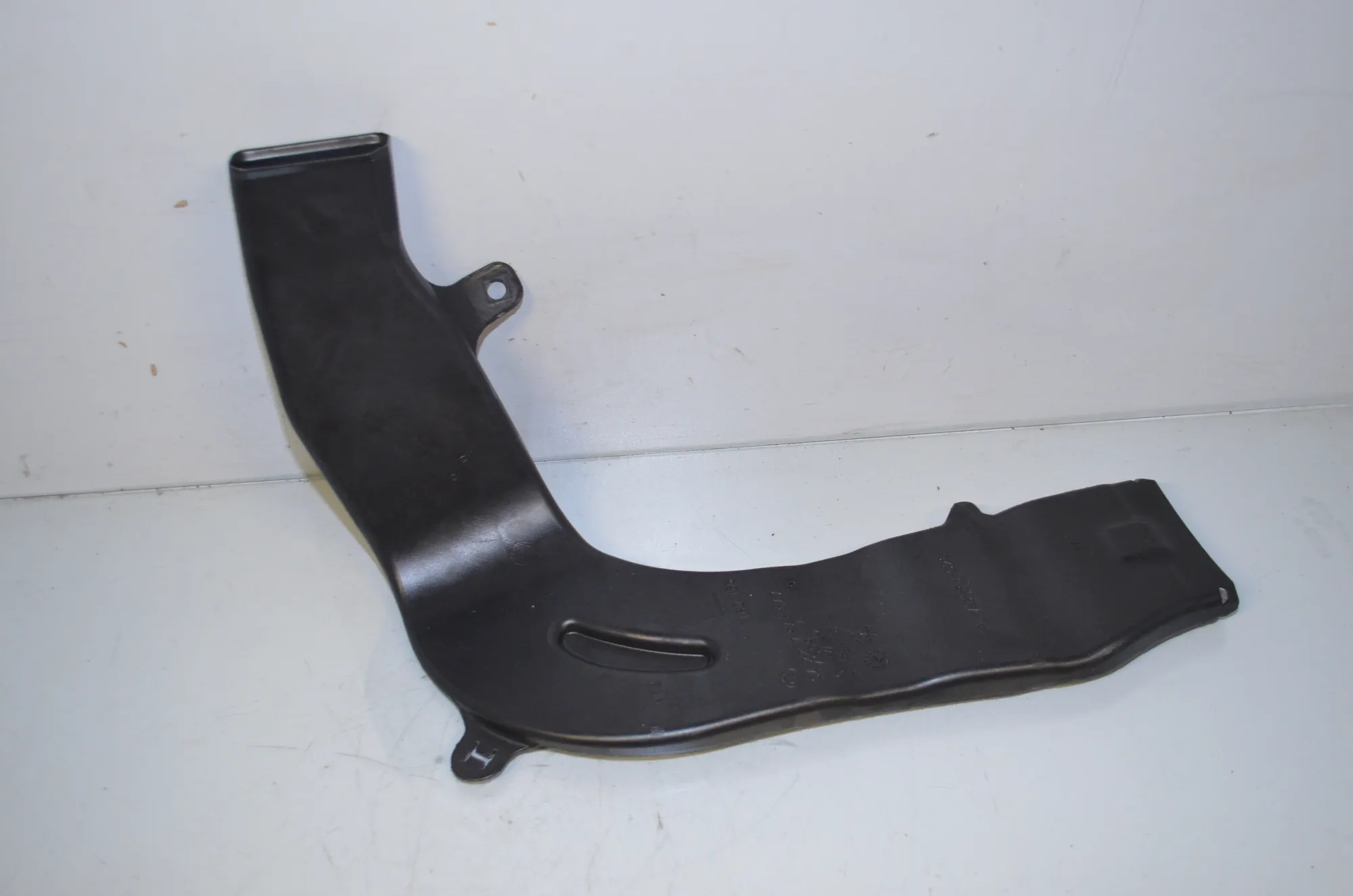 Interior Air Duct Channel – OEM 7946047 · BMW i4 (G26) (2022 - -) eDrive35 2023 – 3