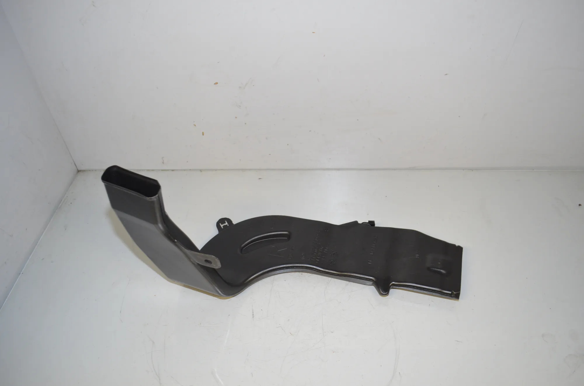 Interior Air Duct Channel – OEM 7946048 · BMW i4 (G26) (2022 - -) eDrive35 2023 – 2