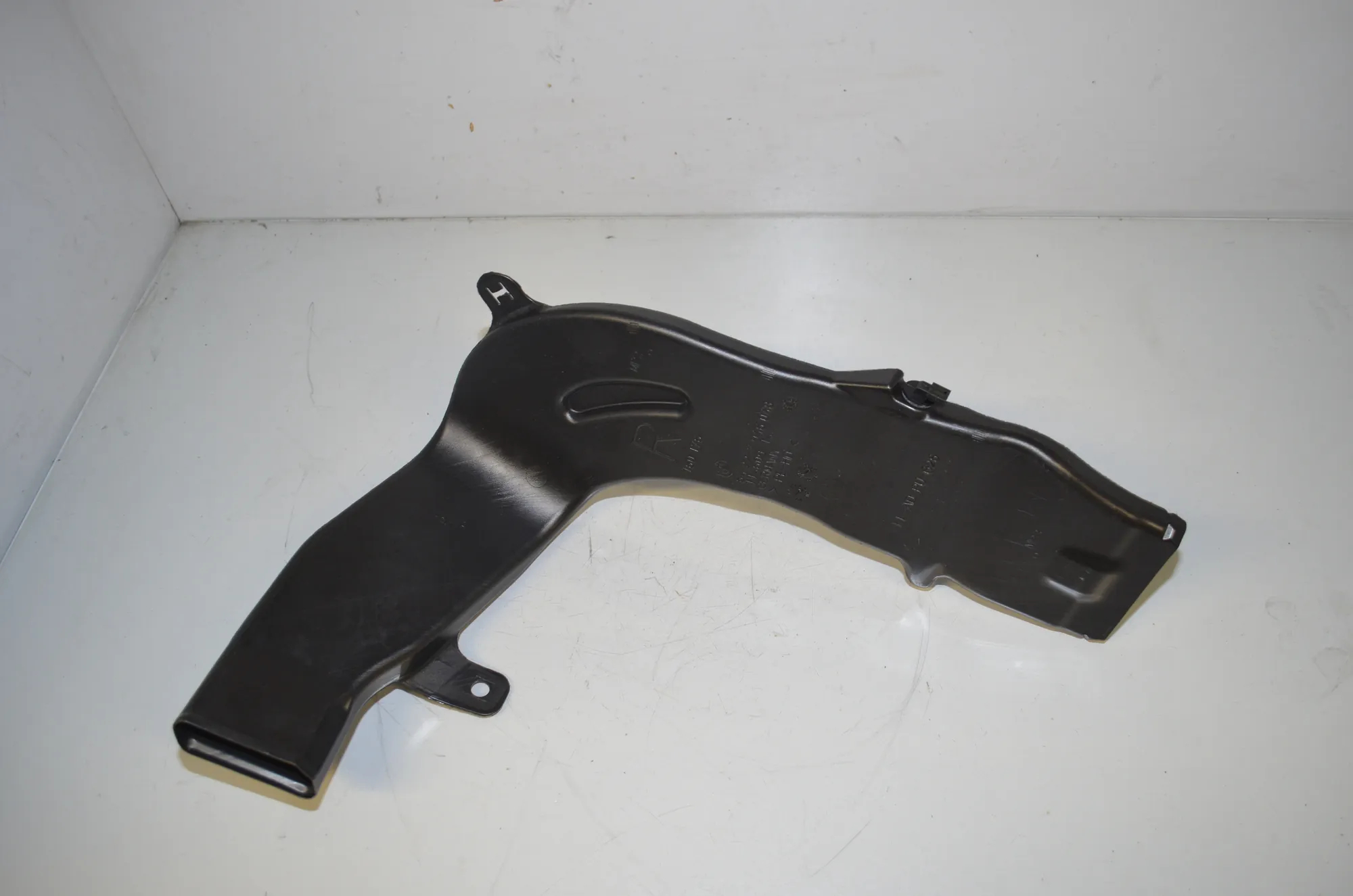 Interior Air Duct Channel – OEM 7946048 · BMW i4 (G26) (2022 - -) eDrive35 2023 – 3