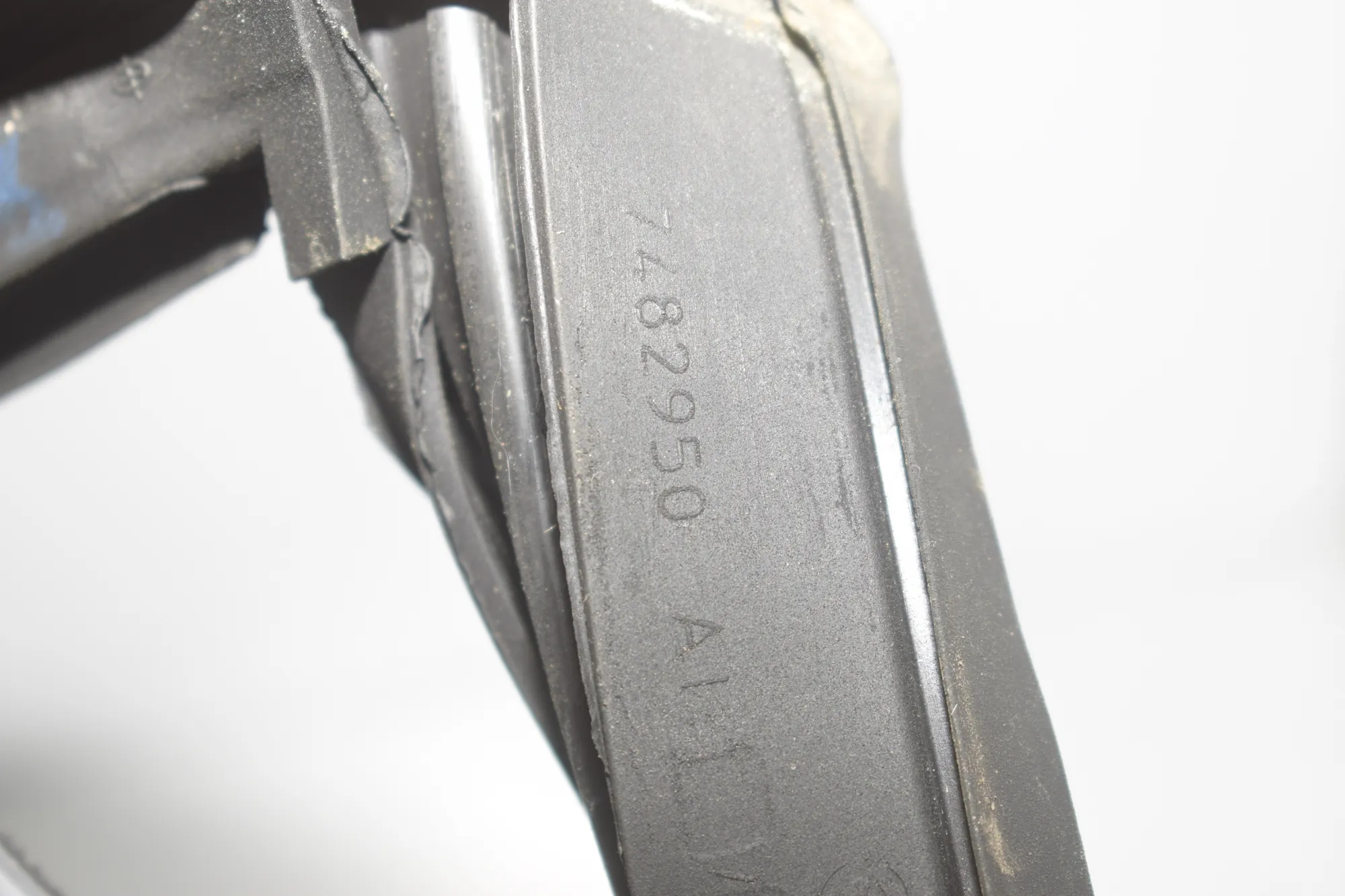 Front Left Door Rubber Seal – OEM 7482950 · BMW i4 (G26) (2022 - -) eDrive35 2023 – 6