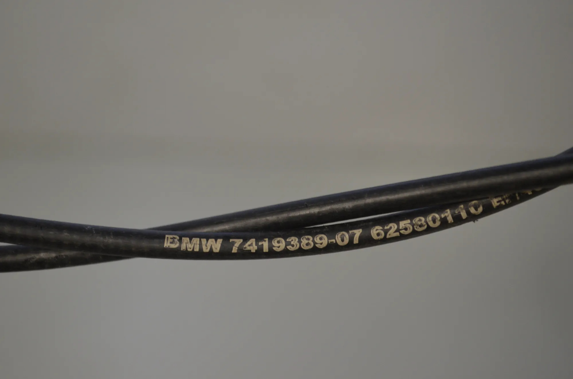 Bonnet Lock Cable – OEM 7419389 · BMW i4 (G26) (2022 - -) eDrive35 2023 – 4