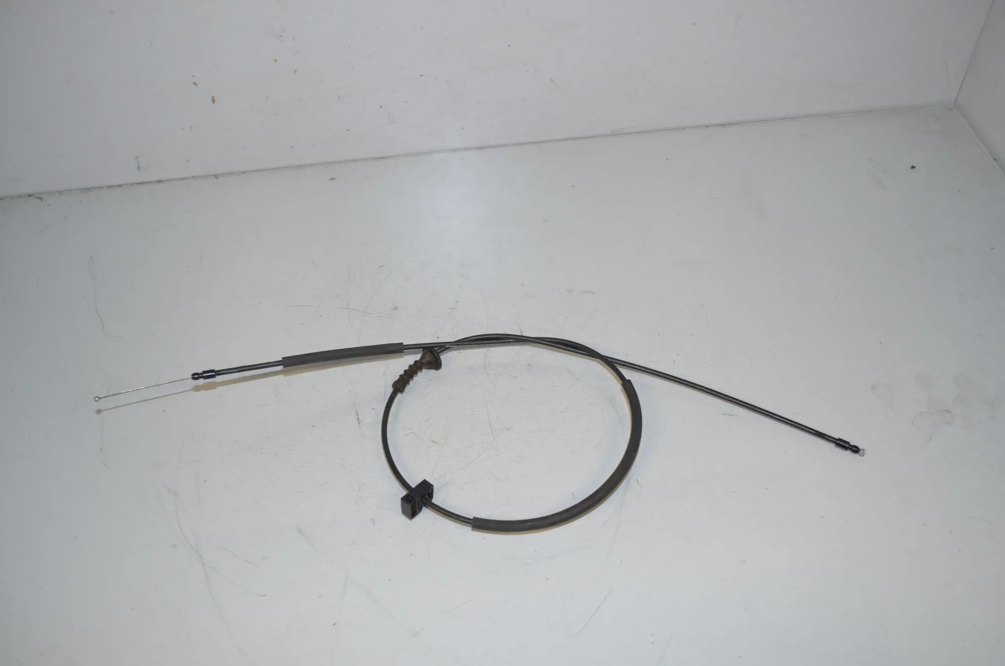 Bonnet Lock Cable – OEM 7419389 · BMW i4 (G26) (2022 - -) eDrive35 2023 – 2